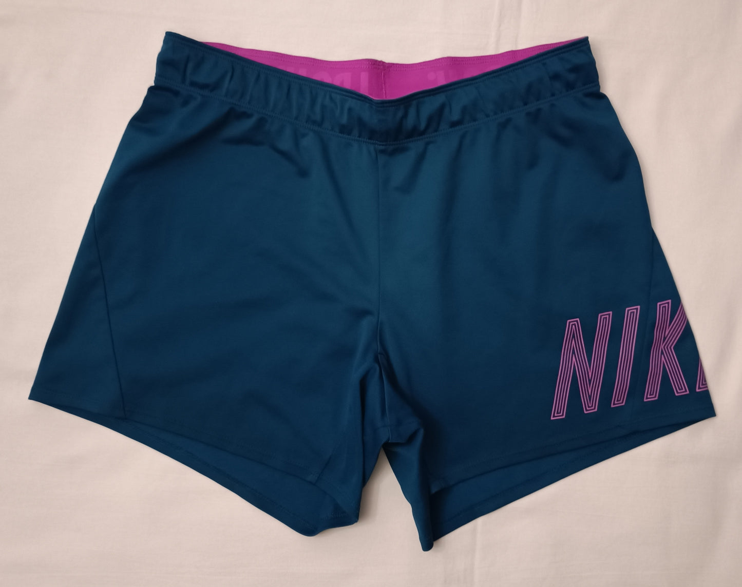 (ДАМСКО) (S) Nike DRI-FIT Shorts шорти