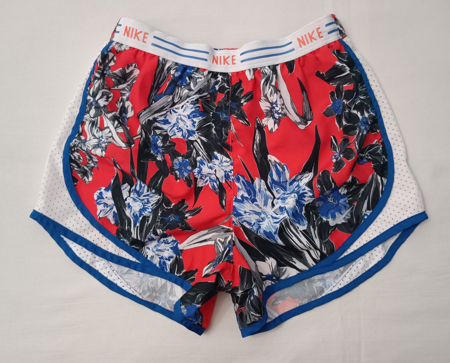 (ДАМСКО) (XS) Nike DRI-FIT Shorts шорти