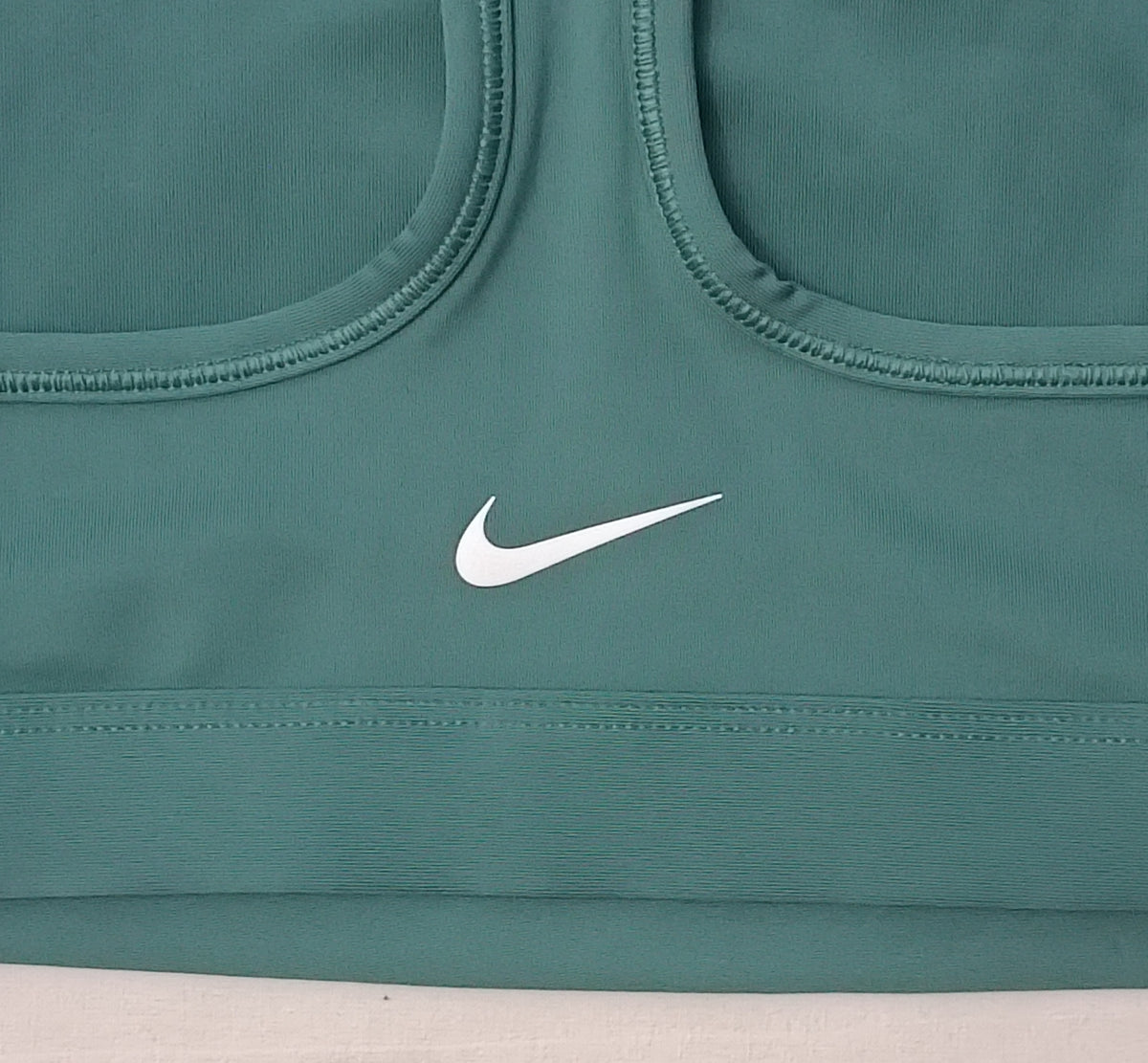 (ДАМСКО) (S) Nike Swoosh DRI-FIT Bra бюстие
