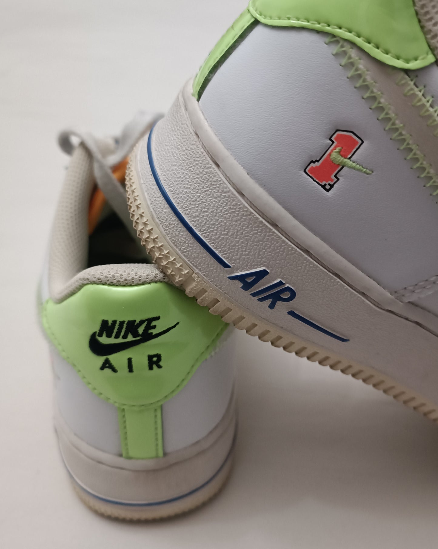 (40) Nike AIR Force 1 LV8 GS Shoes спортни обувки