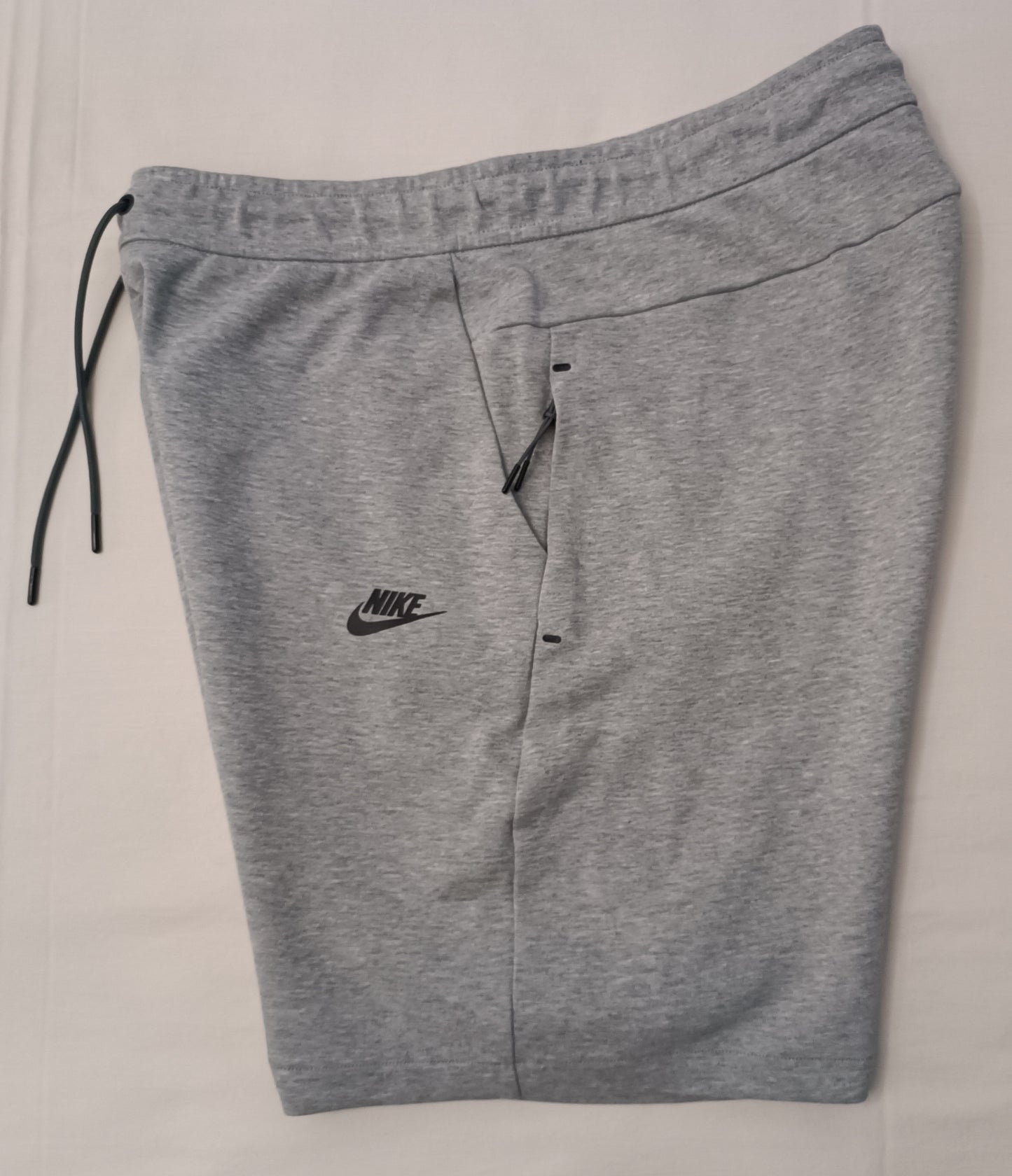 (L) Nike Tech Fleece Shorts шорти