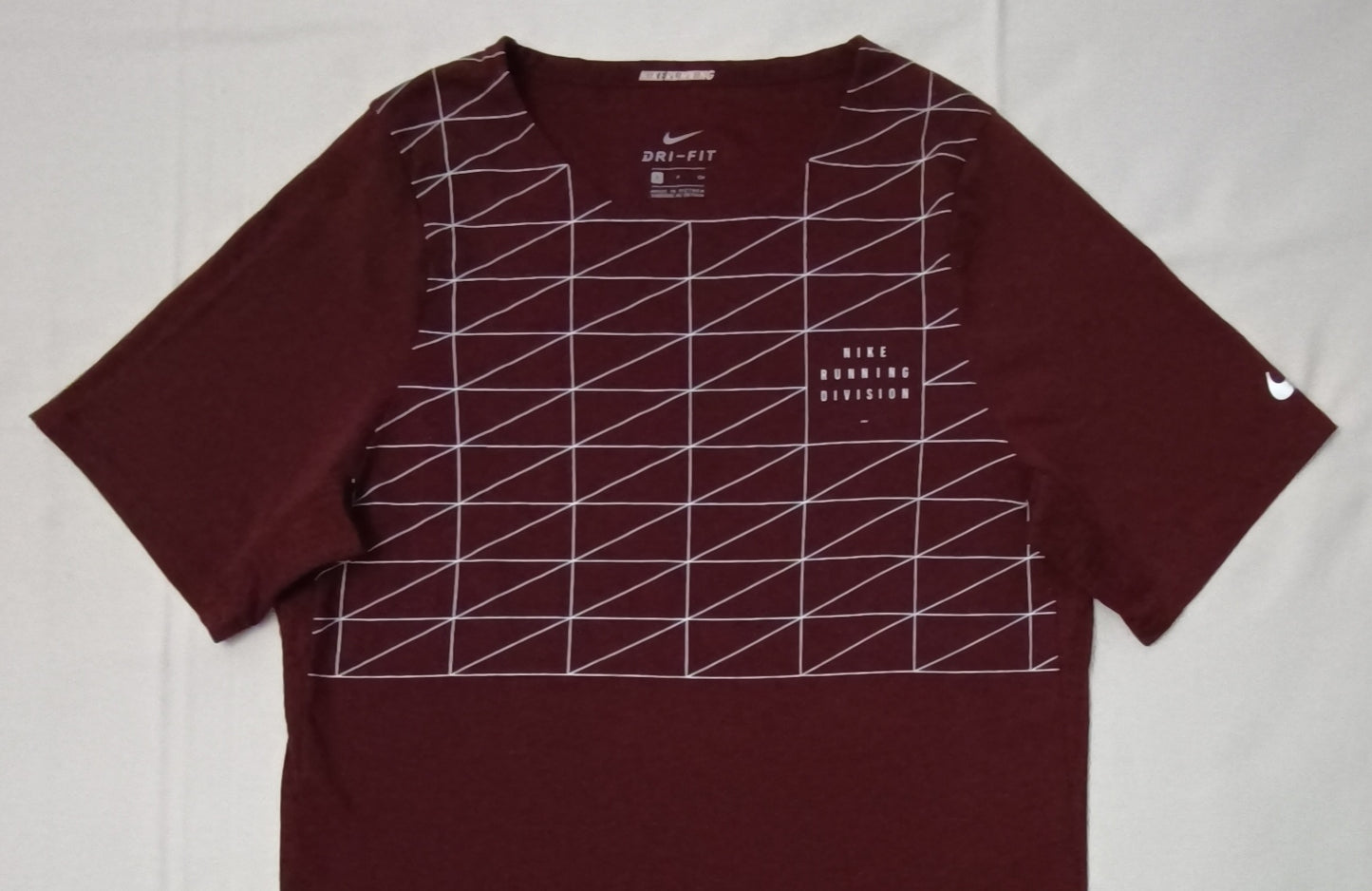 (S) Nike DRI-FIT Run Division Tee тениска