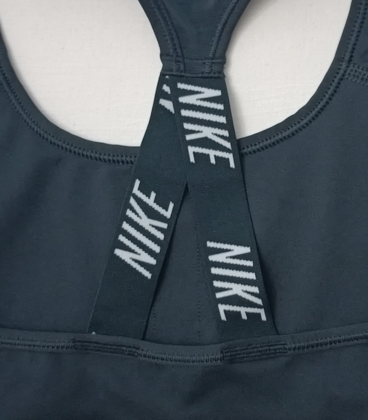 (ДАМСКО) (XS) Nike DRI-FIT Bra бюстие