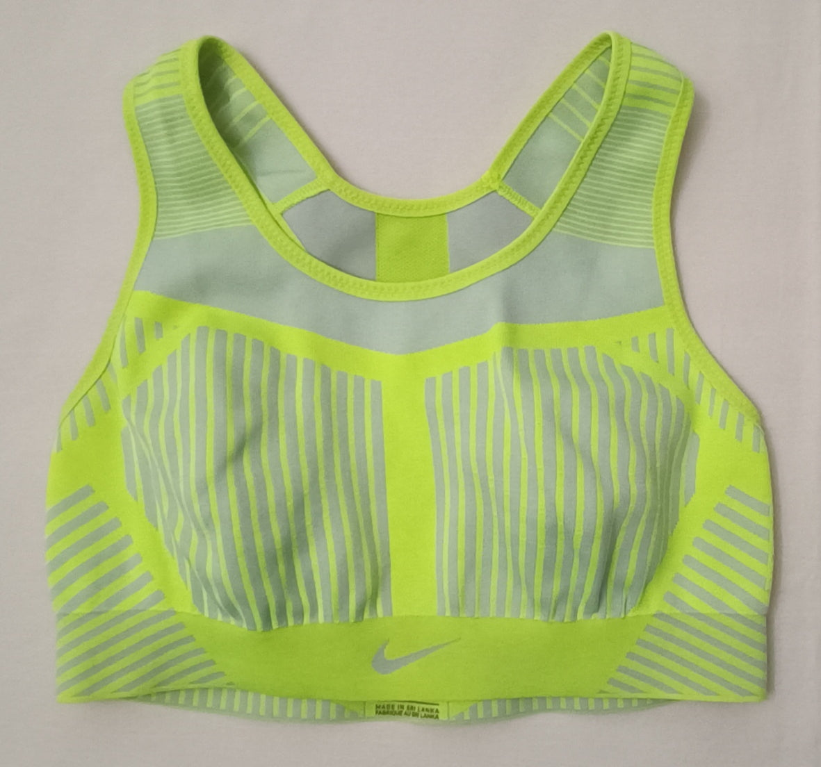 (ДАМСКО) (M) Nike FE/NOM Flyknit Bra бюстие