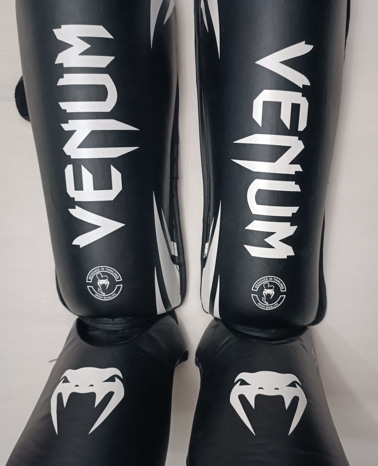 (L/XL) Venum сет (ръкавици, протектори и наглезенки)