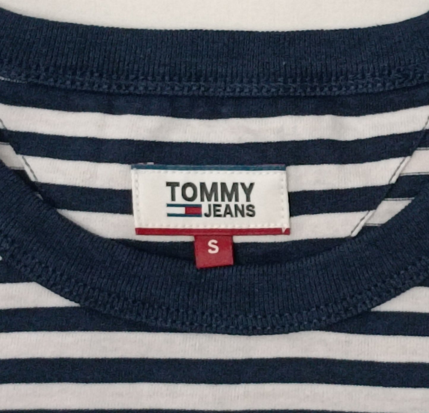 (ДАМСКО) (S) Tommy Jeans Heart Shapped Tee тениска