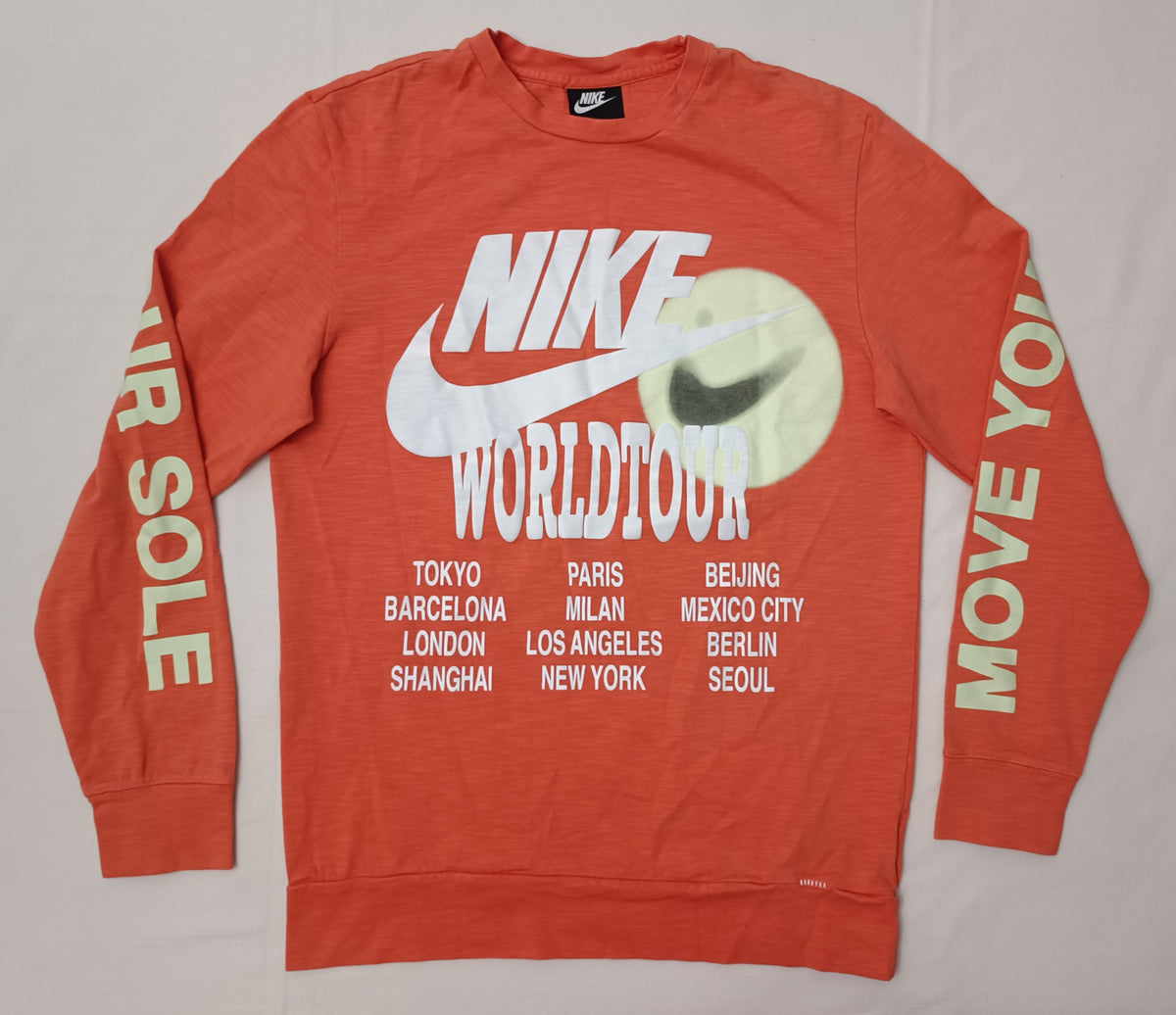 (S) Nike Sportswear World Tour Long Sleeve Top блуза