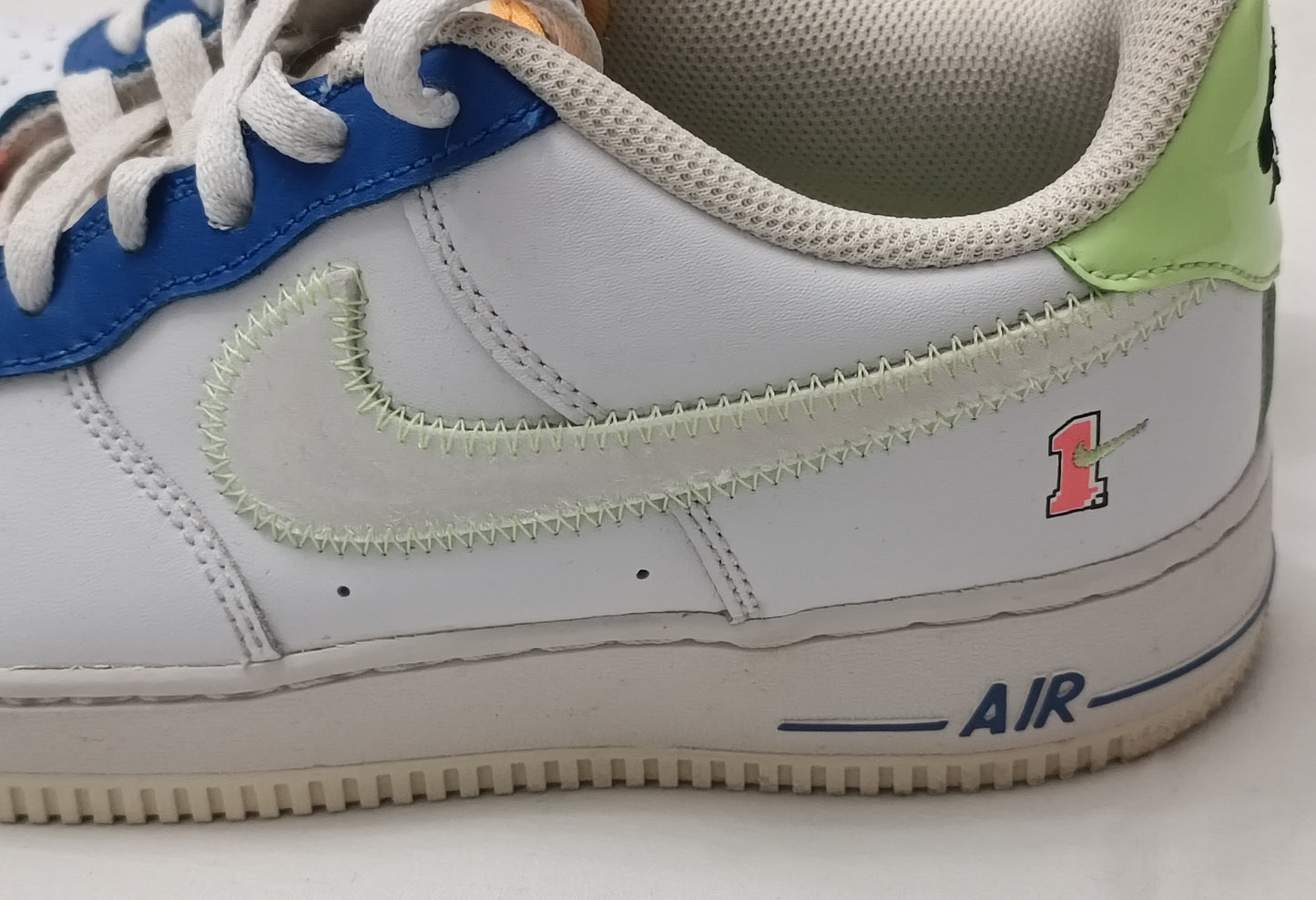 (40) Nike AIR Force 1 LV8 GS Shoes спортни обувки