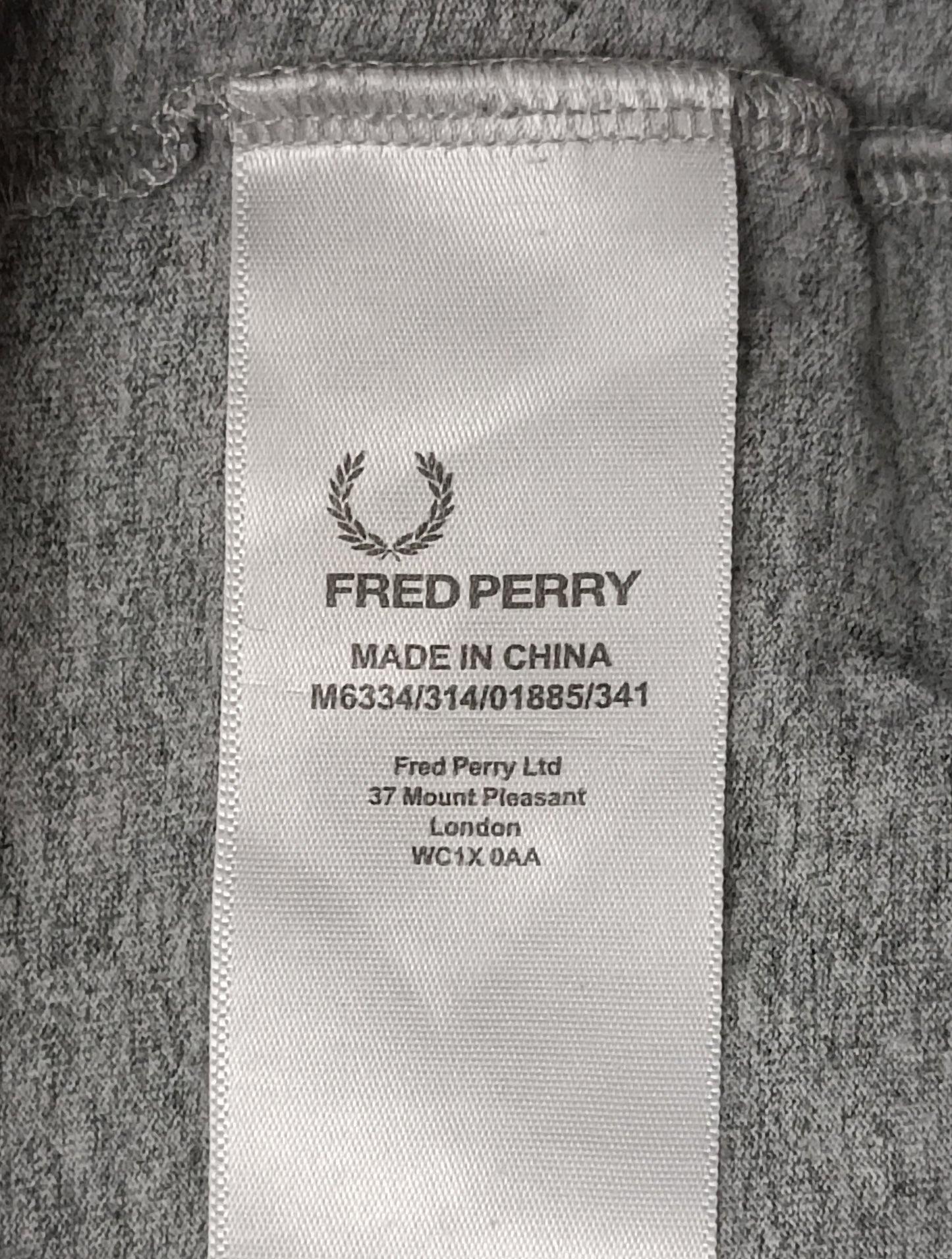 (S) Fred Perry T-Shirt тениска