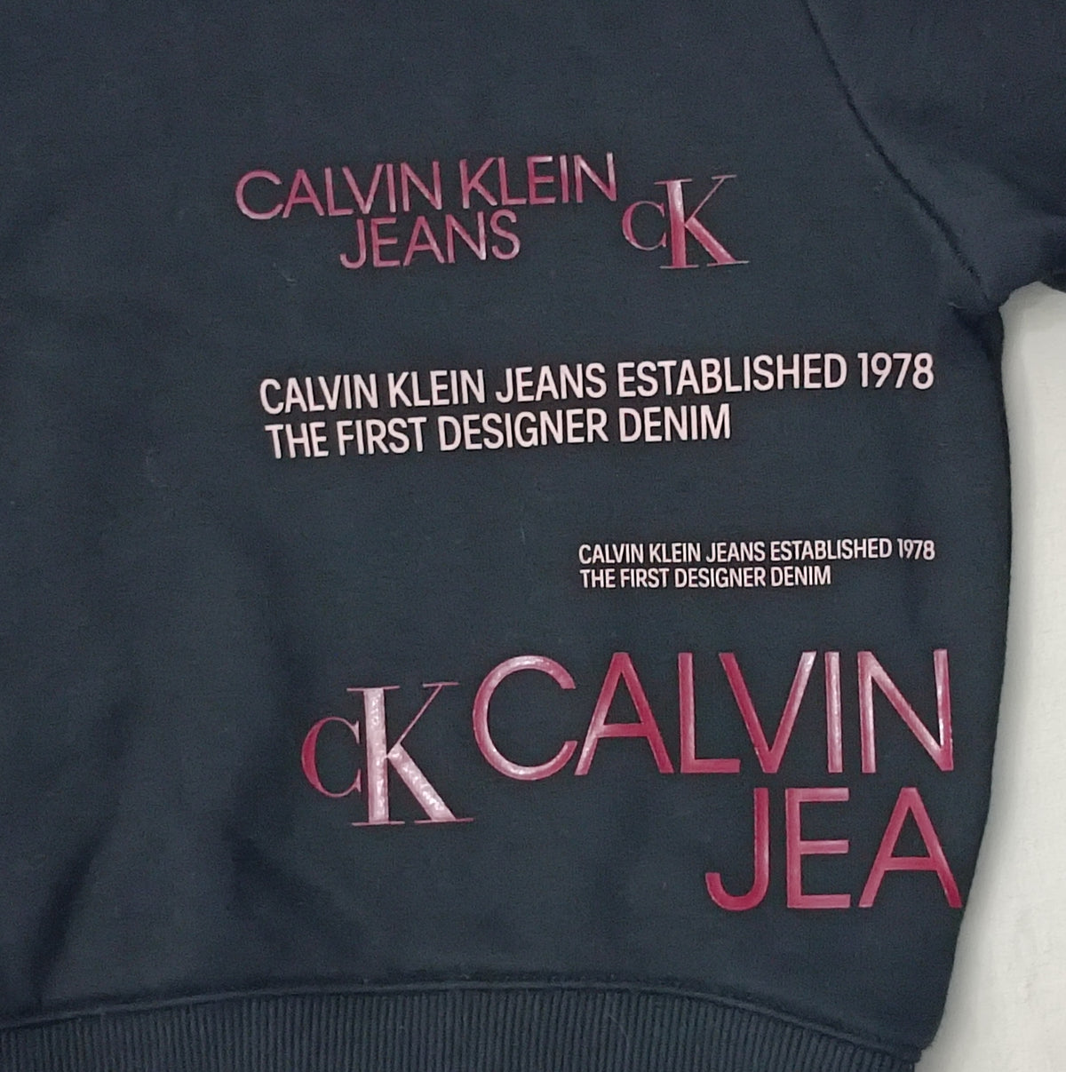 (ДАМСКО) (M) Calvin Klein Jeans Sweatshirt горнище