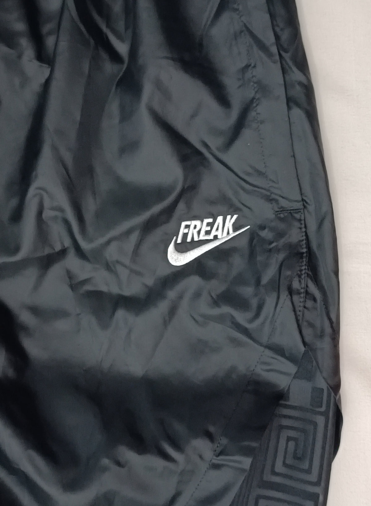 (2XL) Nike Giannis Freak Lightweight Track Pants долнище