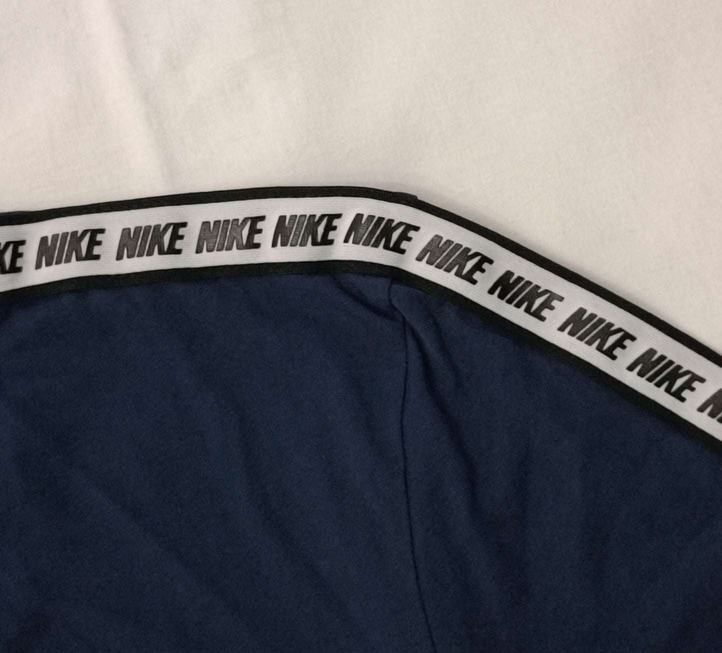 (S) Nike Sportswear Repeat Tee тениска