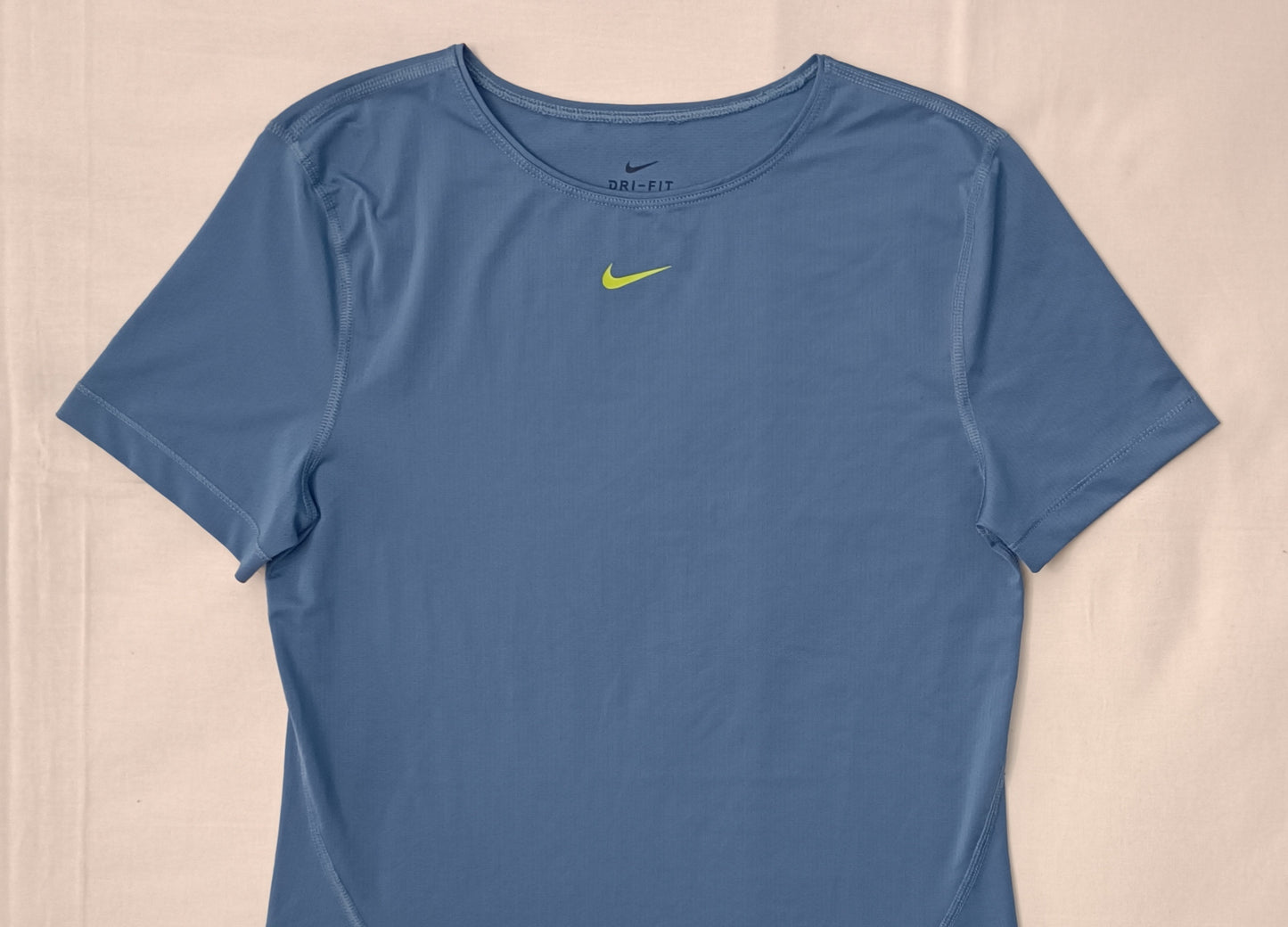 (ДАМСКО) (S) Nike DRI-FIT Tee тениска