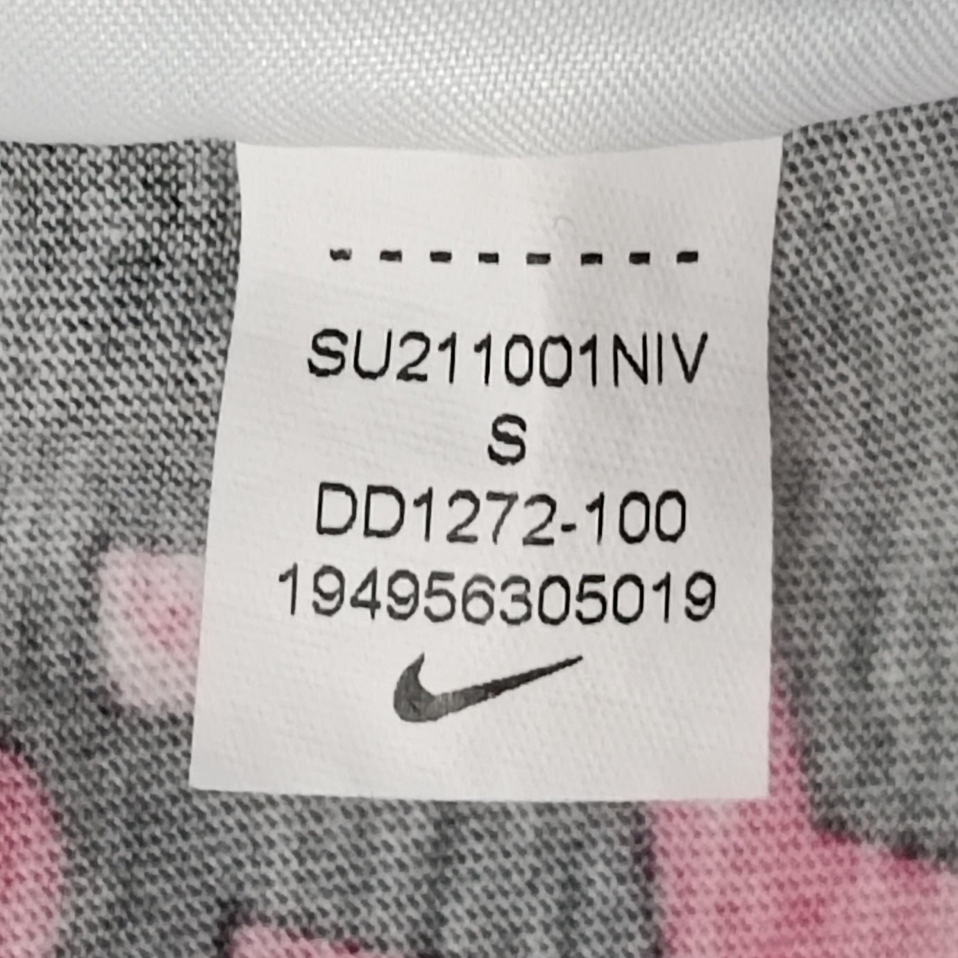 (S) Nike Sportswear Tee тениска