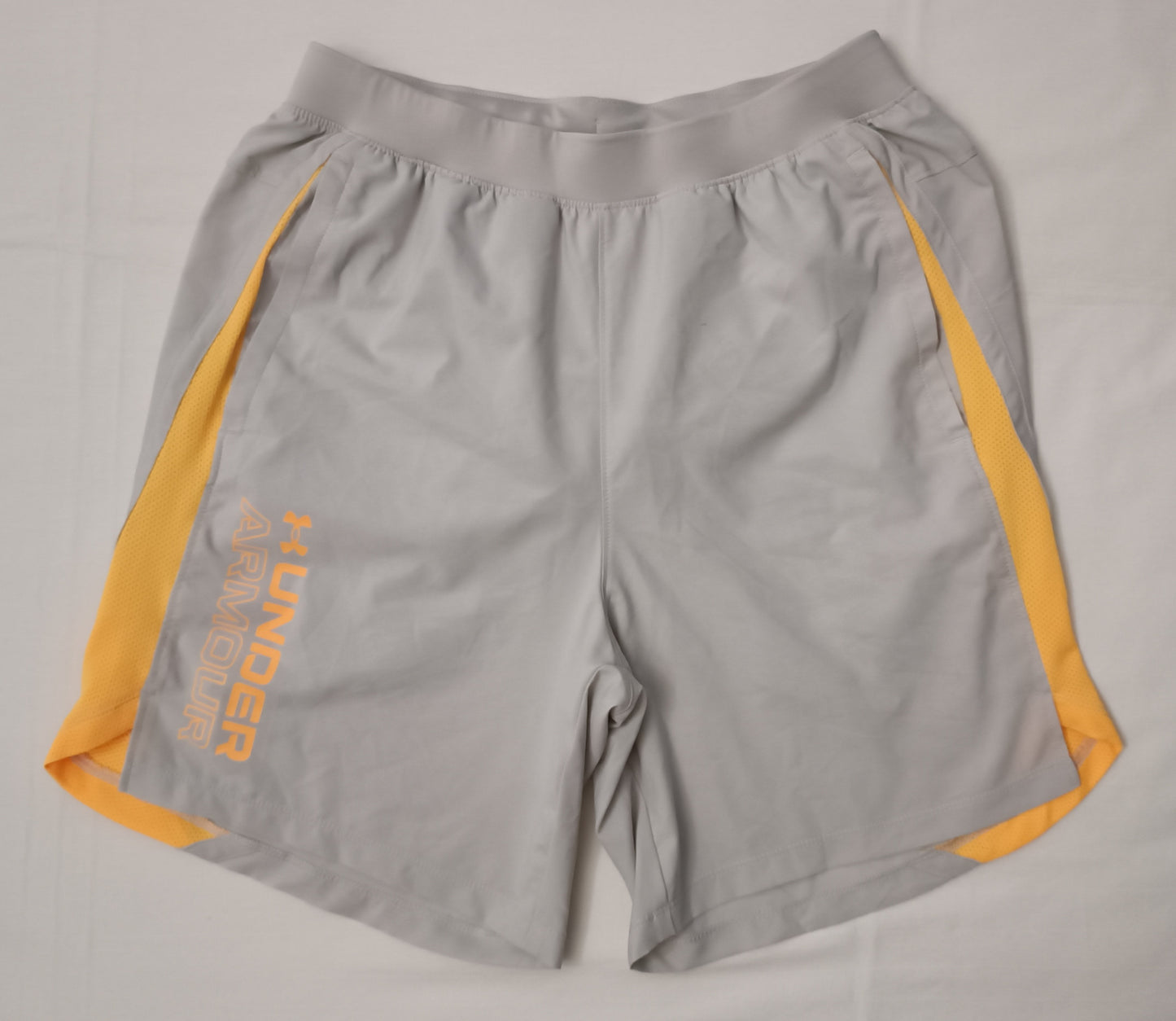 (M) Under Armour UA Shorts шорти