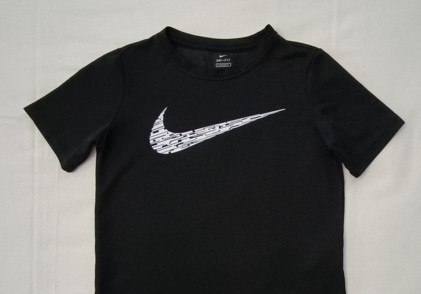 (ДЕТСКО) (Ръст 137-147см) Nike DRI-FIT Swoosh Tee тениска