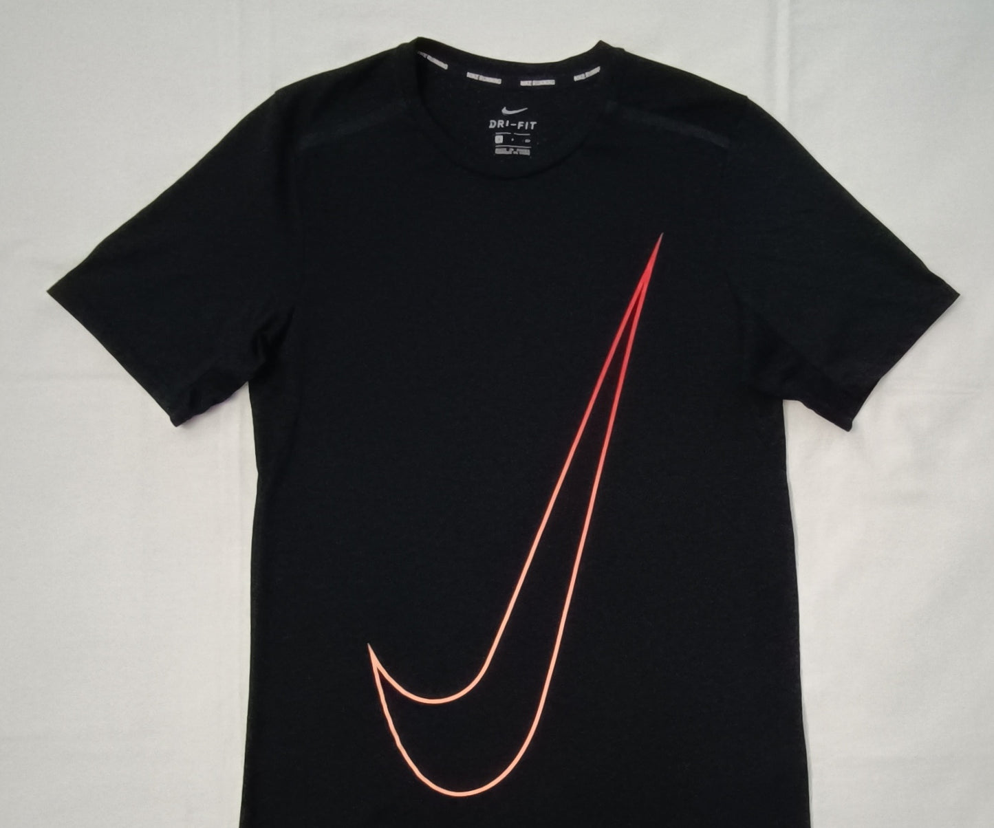 (ДАМСКО) (S) Nike DRI-FIT Breathe Tee тениска