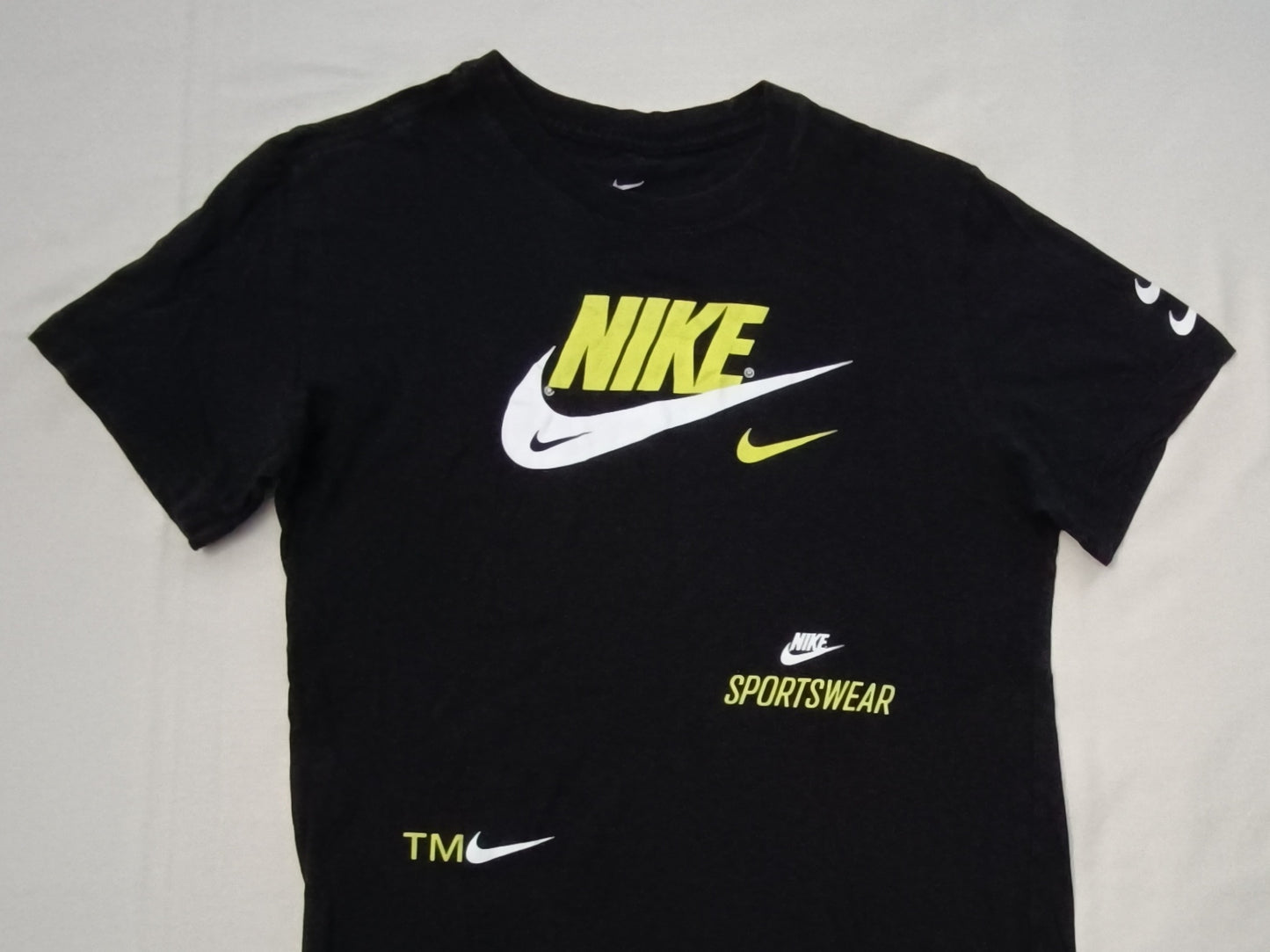 (S) Nike Sportswear Tee тениска