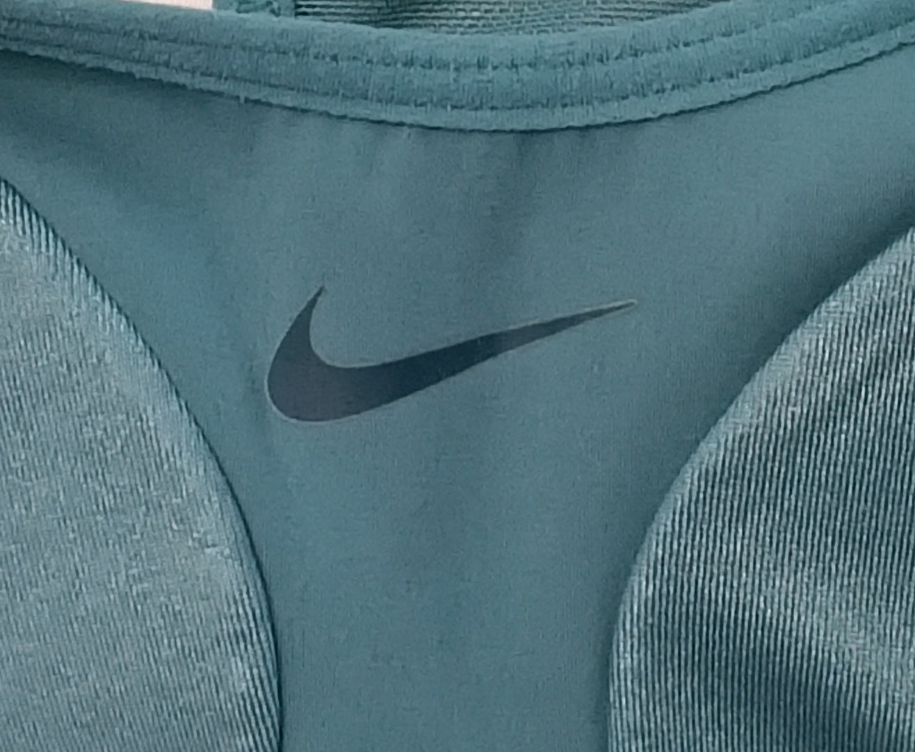 (ДАМСКО) (S) Nike DRI-FIT Bra бюстие