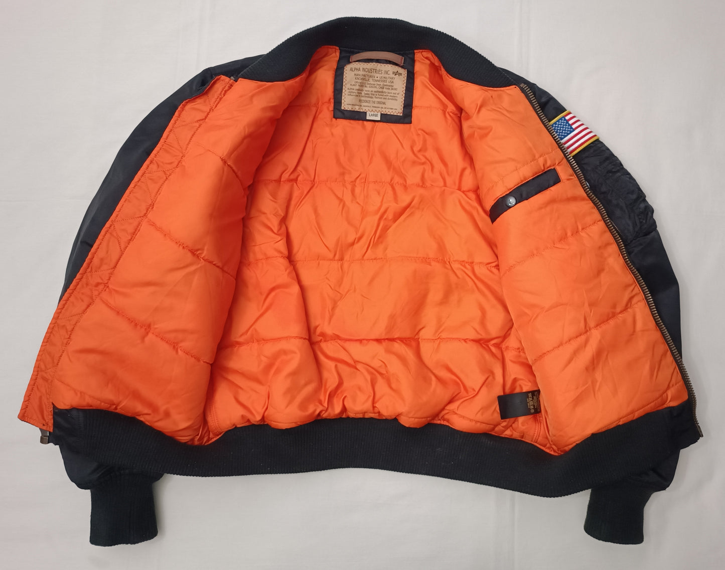 (L) Alpha Industries NASA Bomber Jacket яке