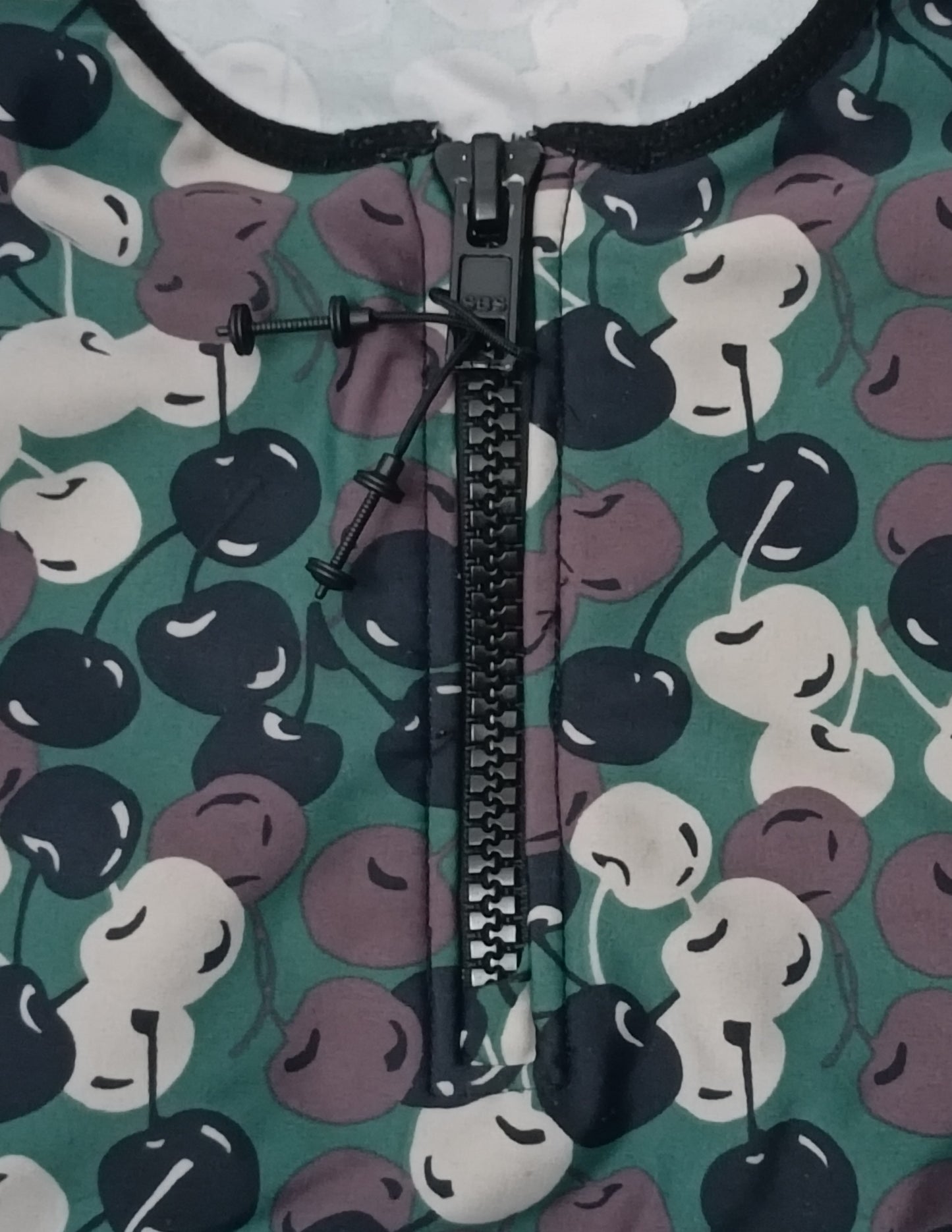 (ДАМСКО) (M) Adam Selman Cherry Bra + Tights екип (потник и клин)