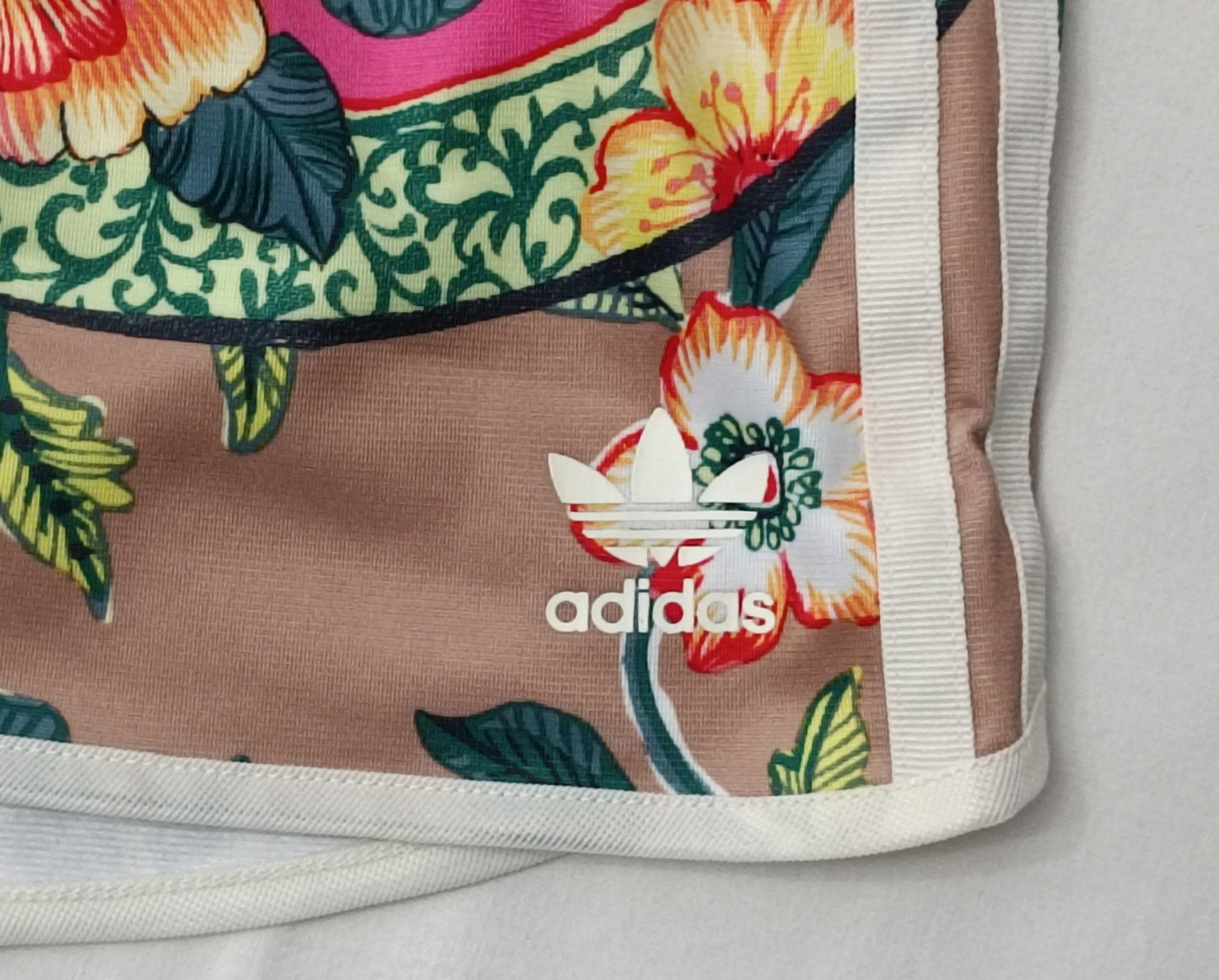 (ДАМСКО) (S) Adidas Originals Shorts шорти