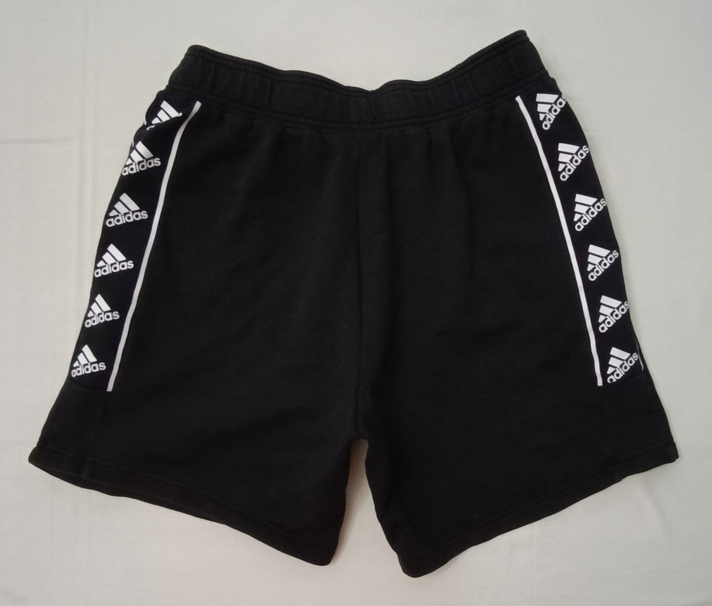 (L) Adidas Brandlove Shorts шорти