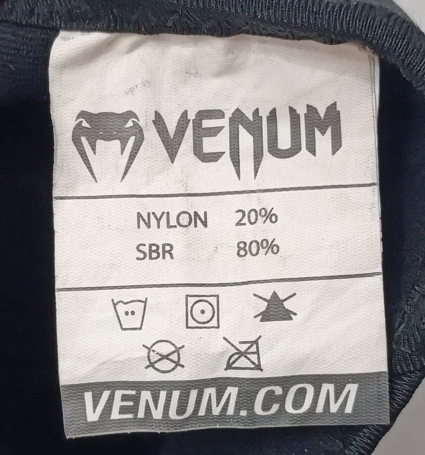 (L/XL) Venum сет (ръкавици, протектори и наглезенки)