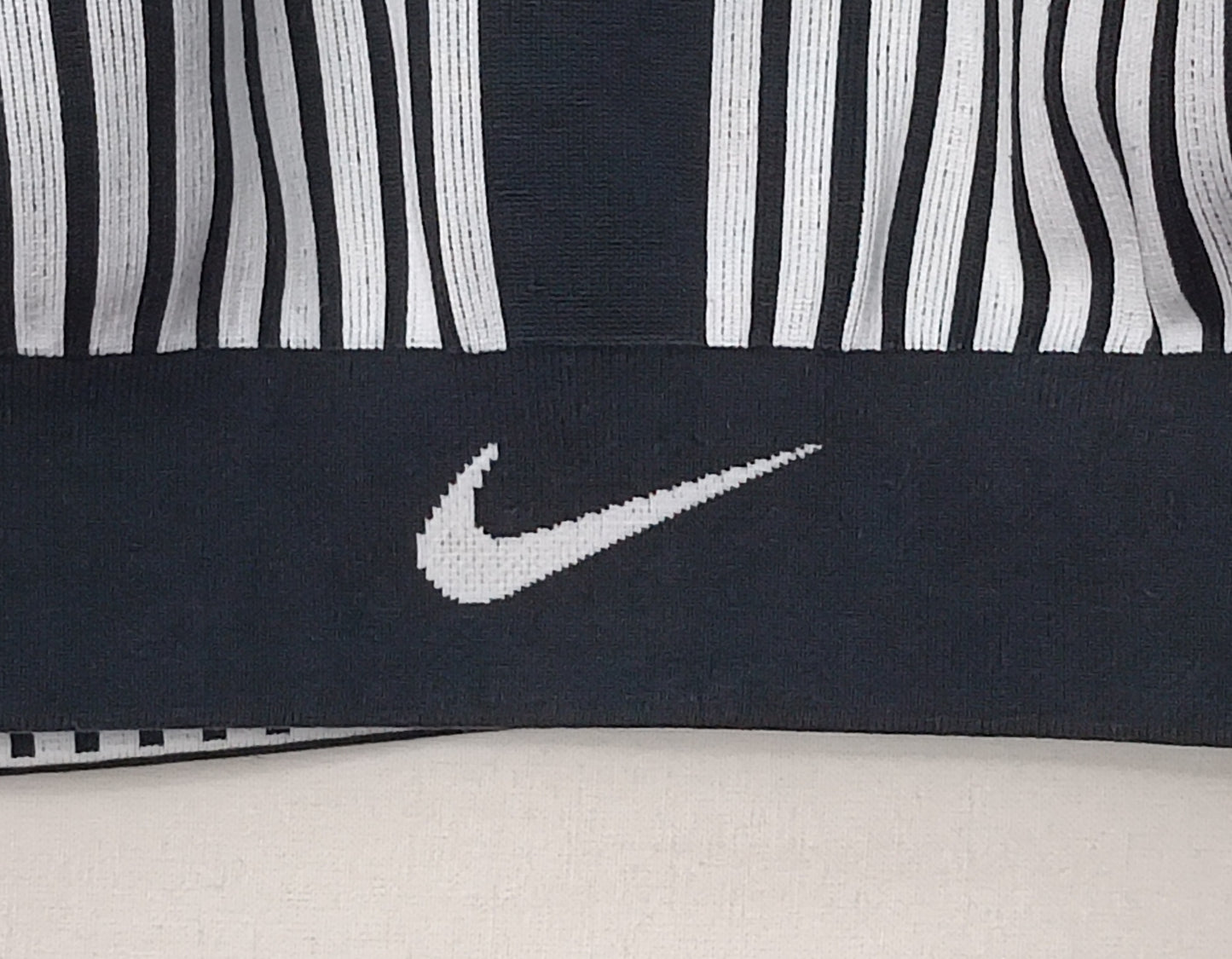 (ДАМСКО) (M) Nike FE/NOM Flyknit Bra бюстие
