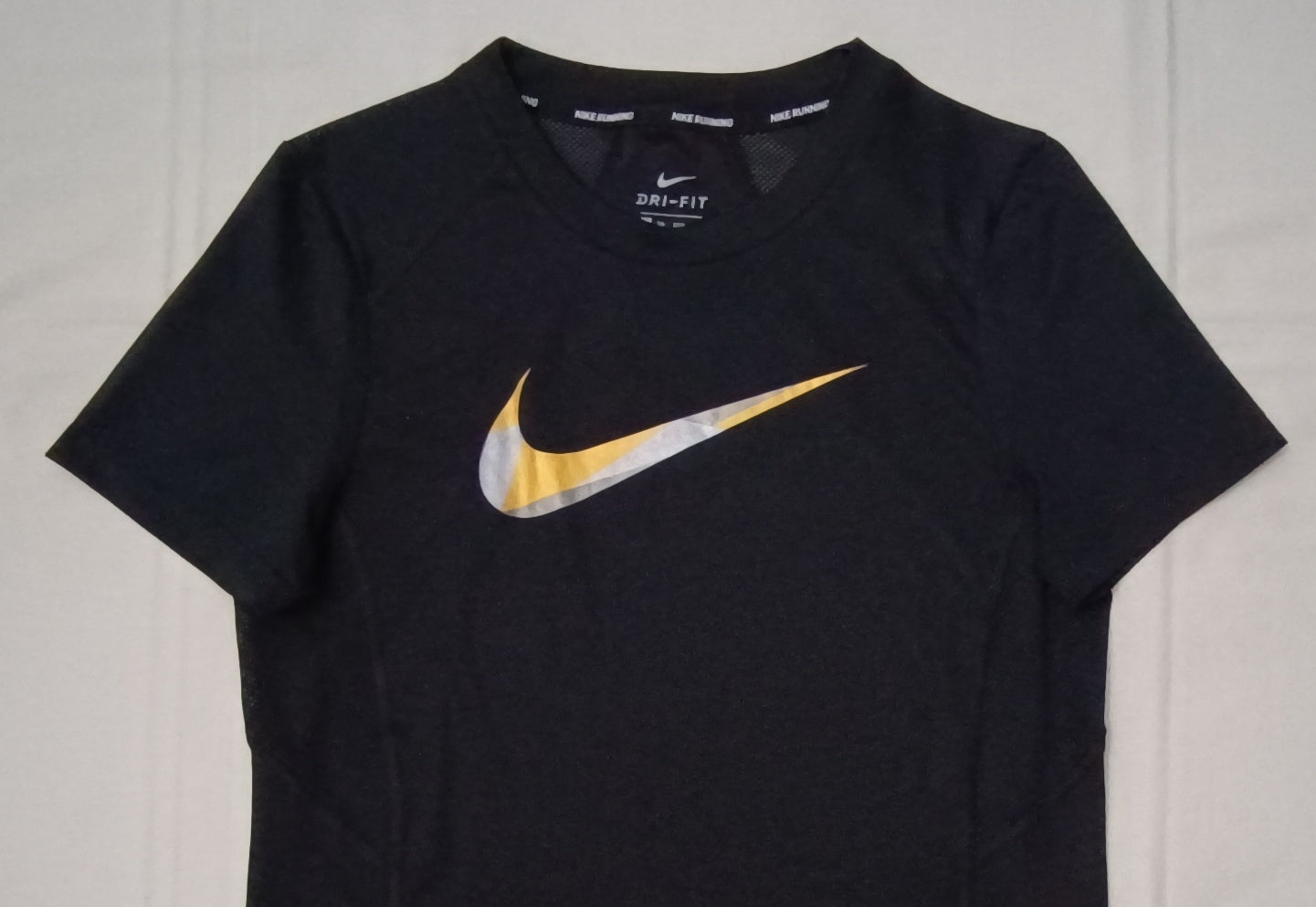 (ДАМСКО) (XS) Nike DRI-FIT Tee тениска
