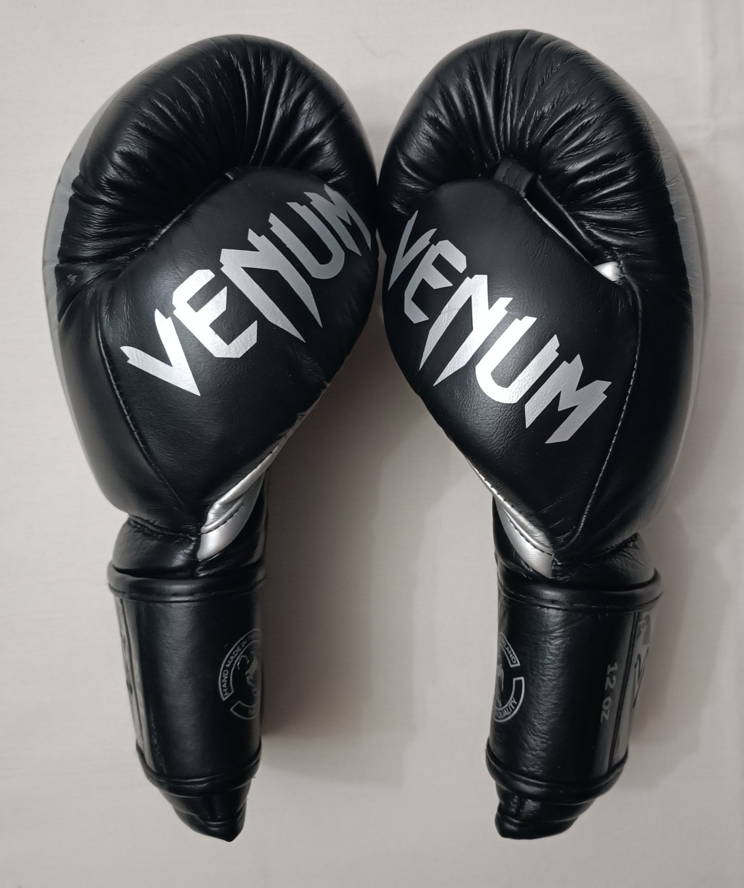 (L/XL) Venum сет (ръкавици, протектори и наглезенки)
