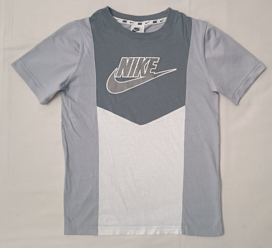 (ДЕТСКО) (Ръст 137-147см) Nike Sportswear Repeat Tee тениска