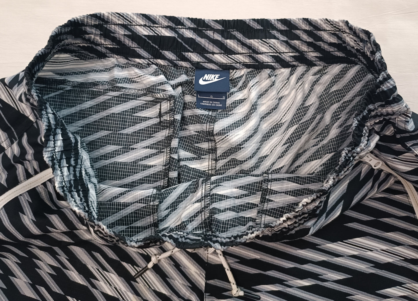 (L) Nike Shorts шорти