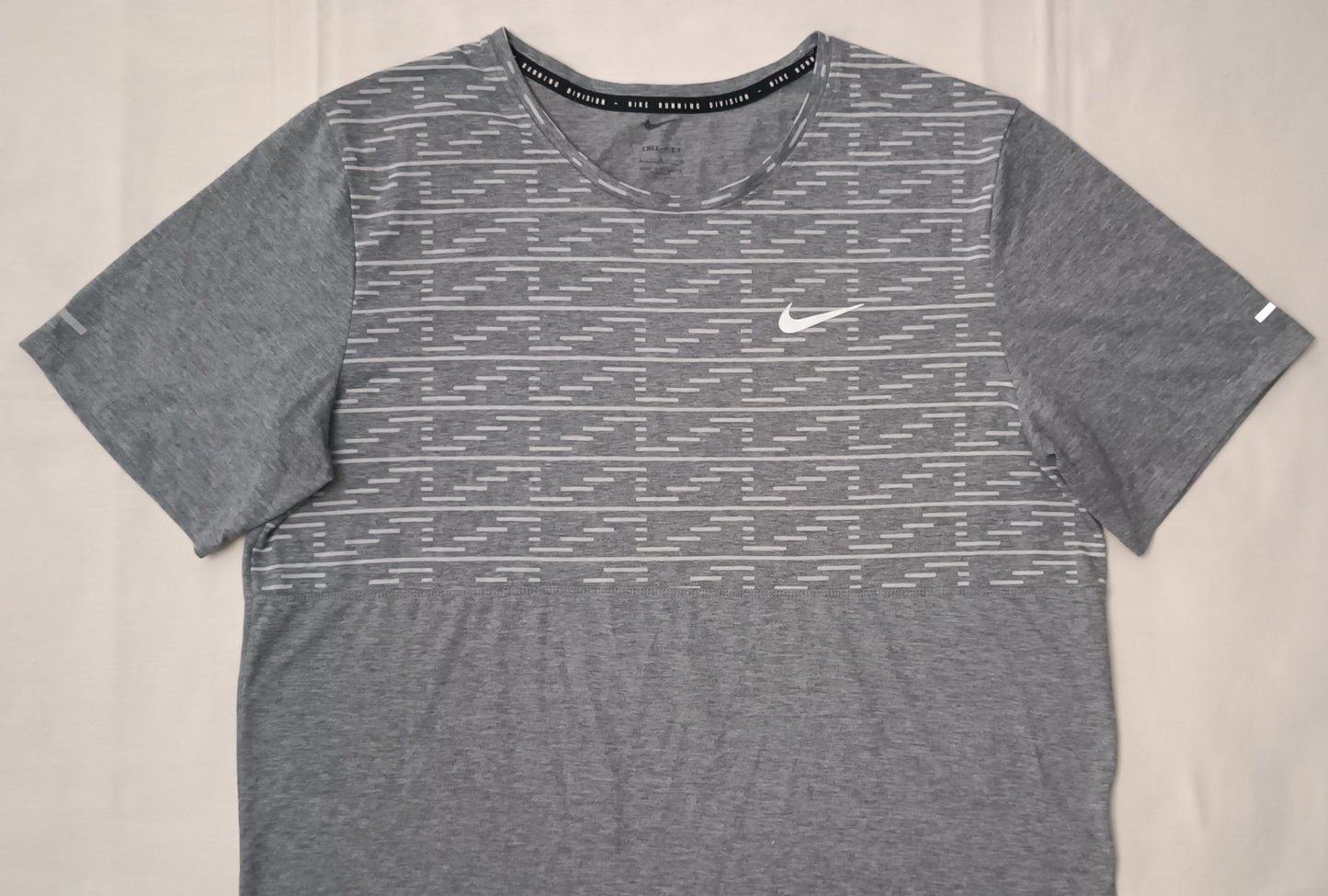 (L) Nike DRI-FIT Run Division Tee тениска