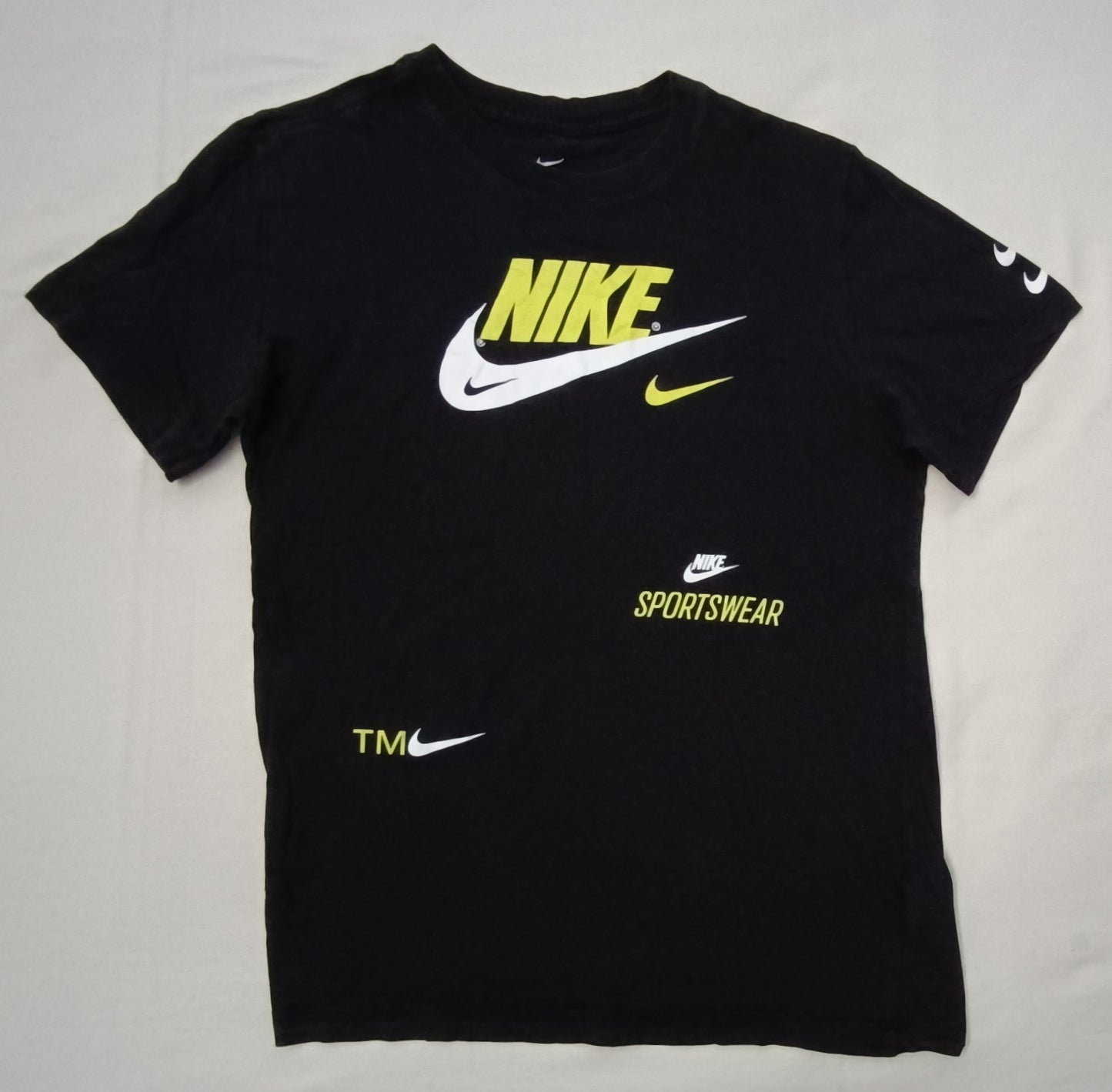 (S) Nike Sportswear Tee тениска