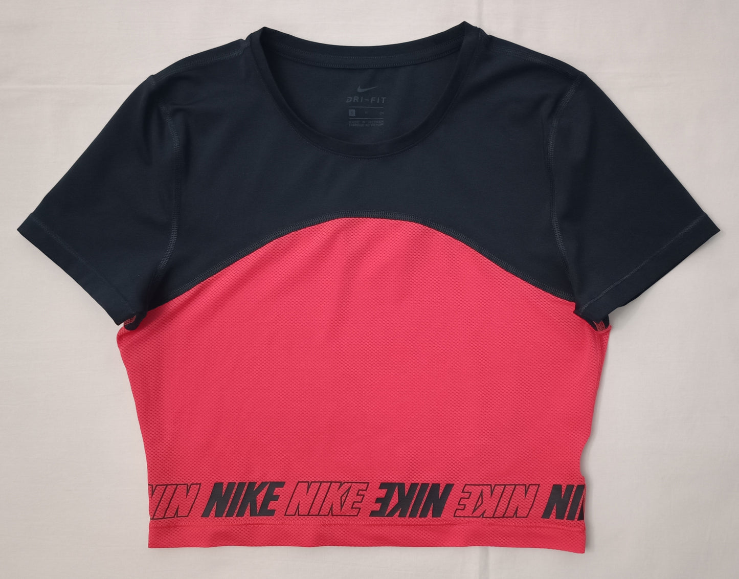 (ДАМСКО) (S) Nike DRI-FIT Tee тениска