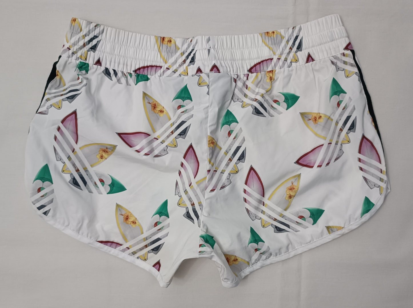 (ДАМСКО) (S) Adidas Originals x Pharrell Williams Shorts шорти