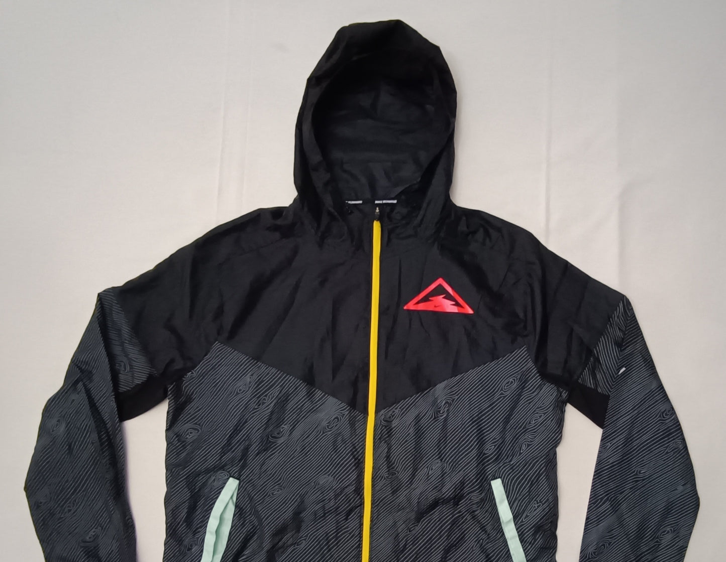 (M) Nike Trail Windrunner Jacket яке