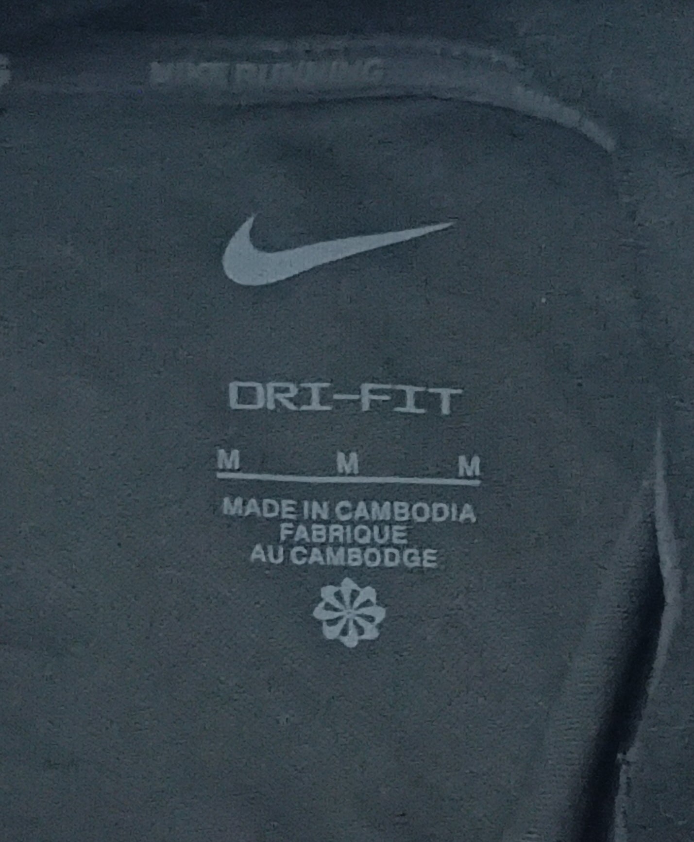 (ДАМСКО) (M) Nike DRI-FIT Swoosh Sweatshirt горнище