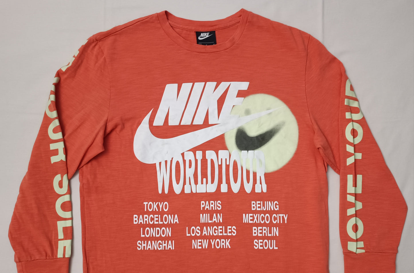 (M) Nike Sportswear World Tour Long Sleeve Top блуза
