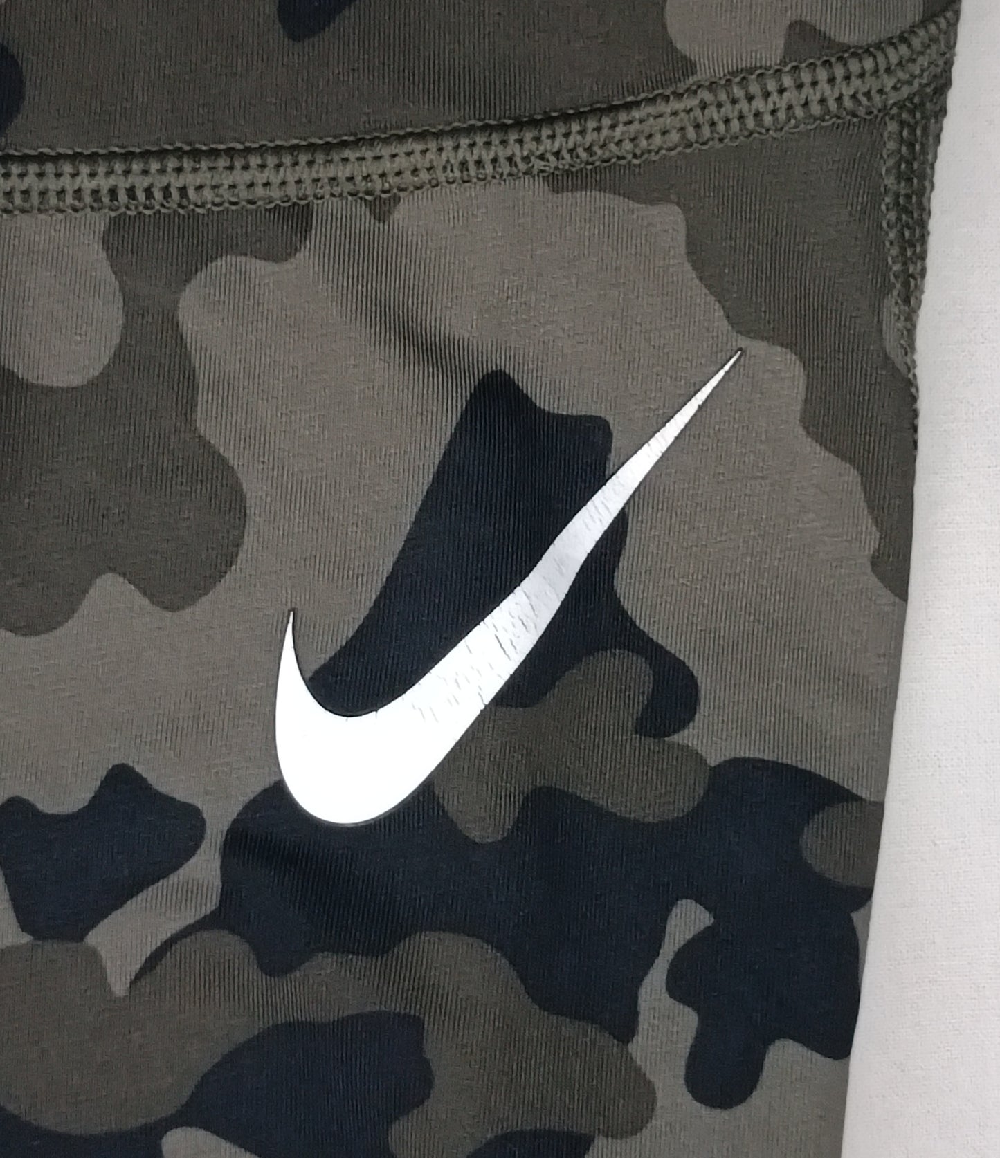 (ДАМСКО) (L) Nike PRO DRI-FIT Hyperwarm Camouflage Tights клин