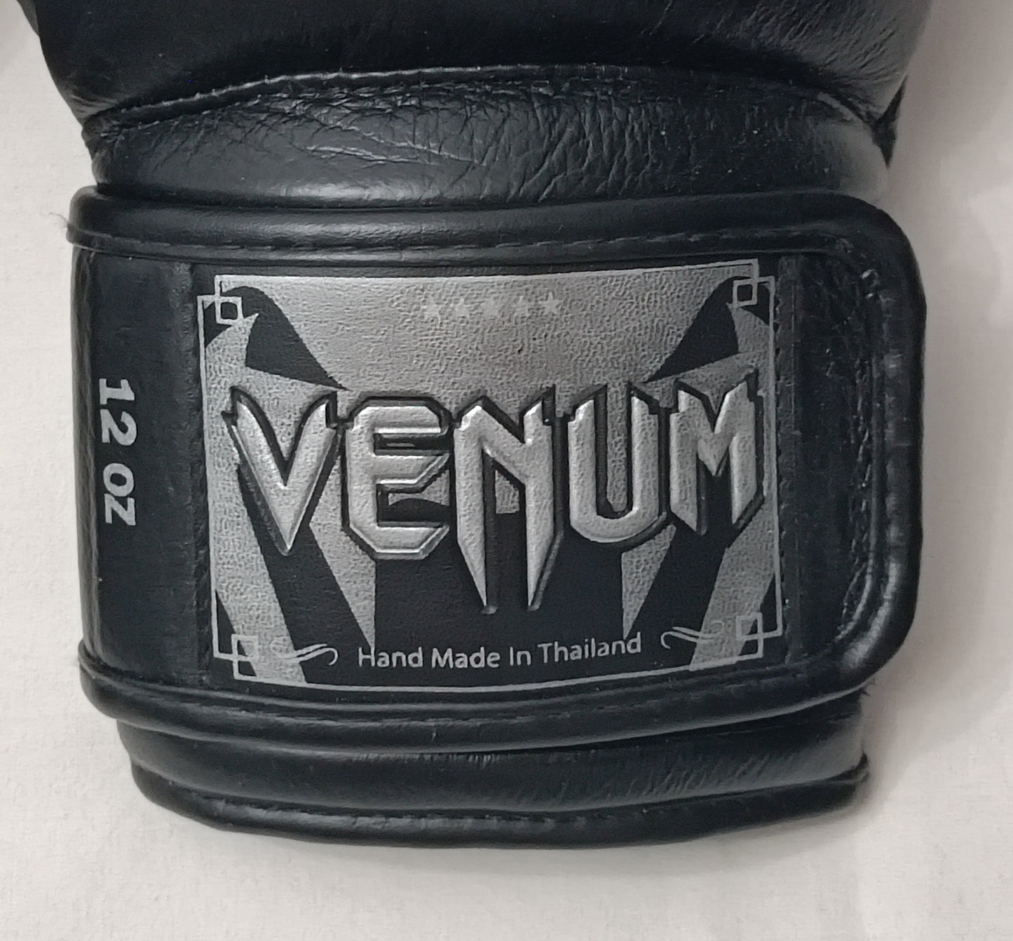 (L/XL) Venum сет (ръкавици, протектори и наглезенки)