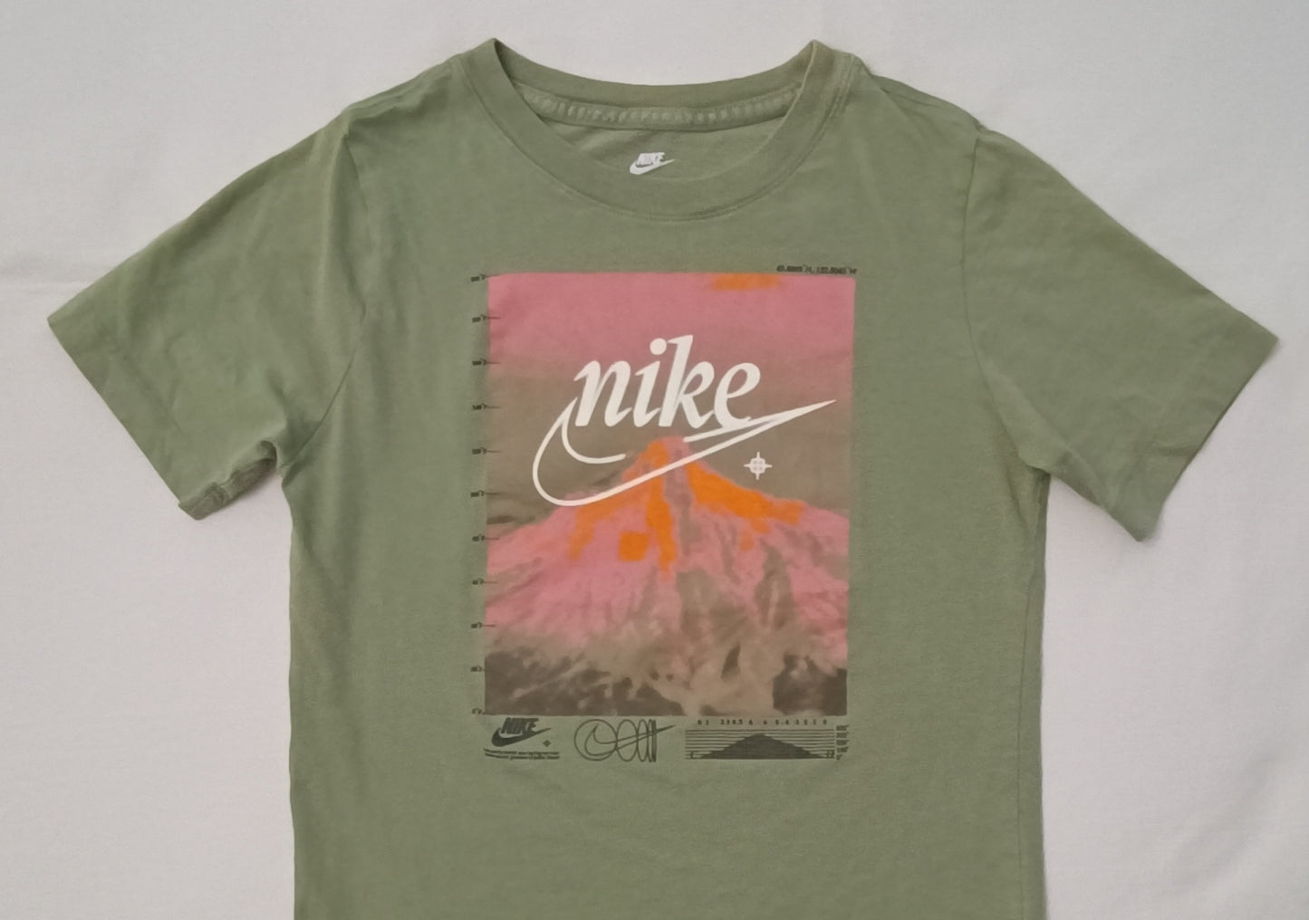 (ДЕТСКО) (Ръст 137-147см) Nike Sportswear Logo Tee тениска