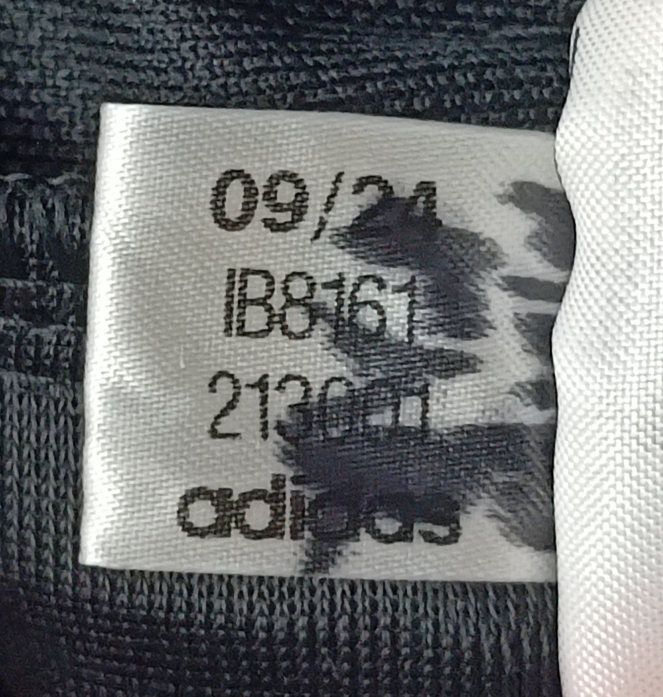 (L) Adidas Shorts шорти