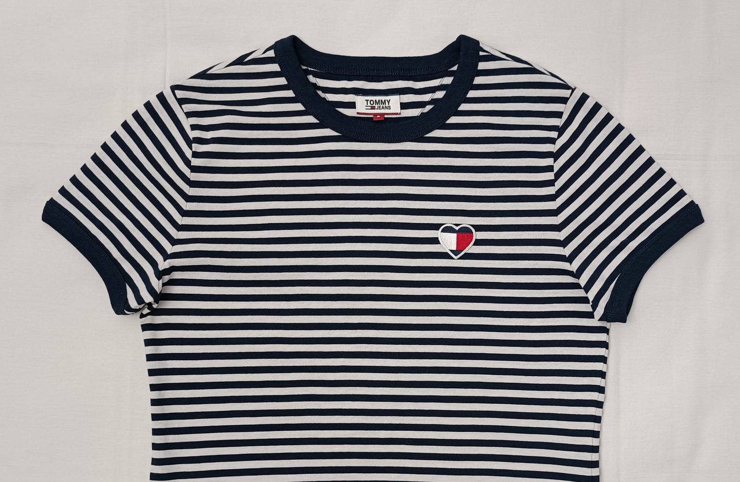 (ДАМСКО) (S) Tommy Jeans Heart Shapped Tee тениска
