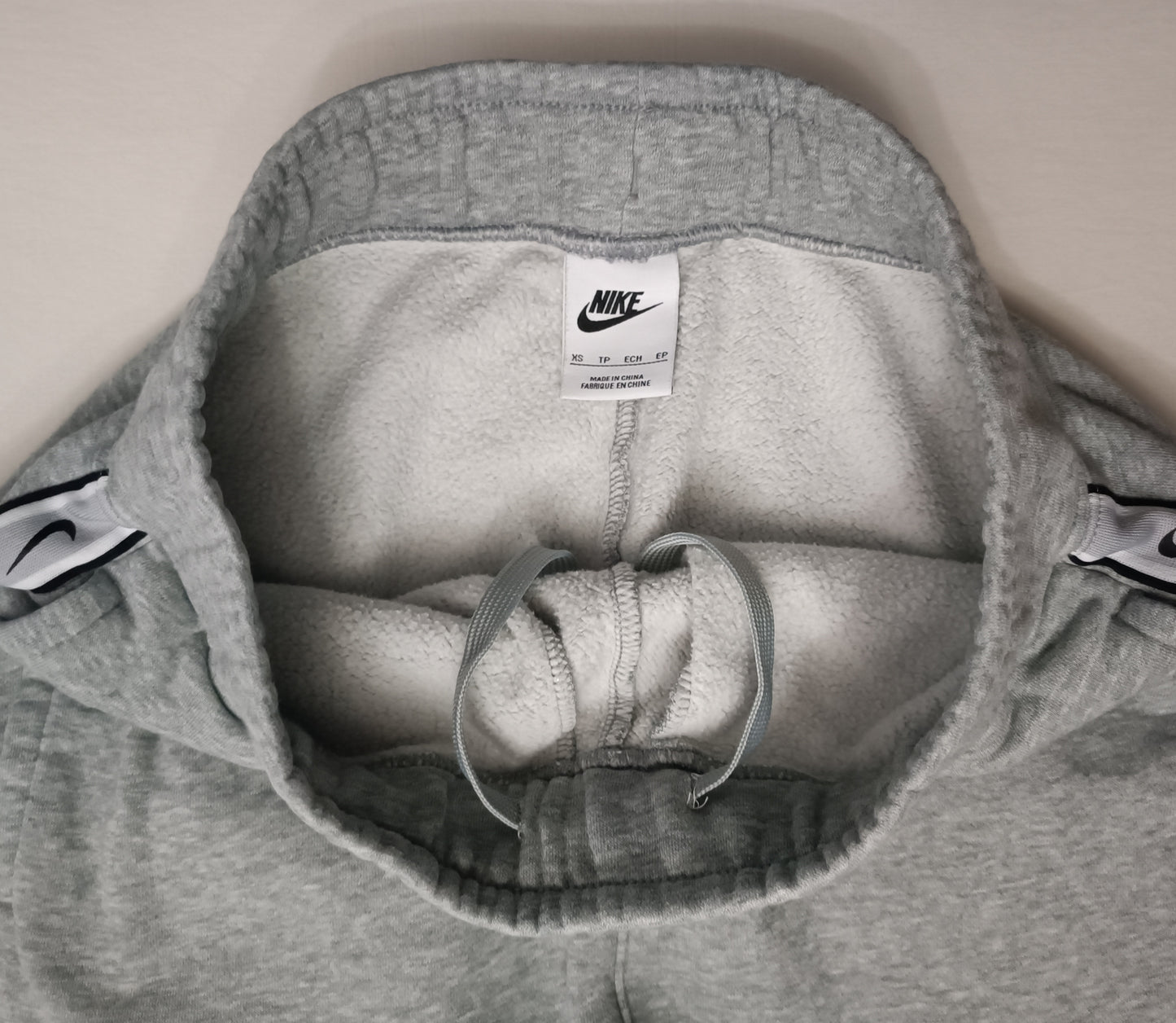 (XS) Nike Sportswear Repeat Sweatpants долнище