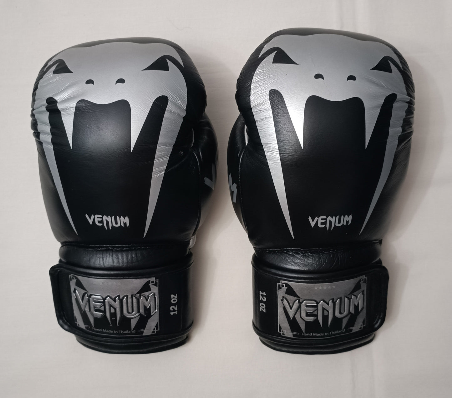 (L/XL) Venum сет (ръкавици, протектори и наглезенки)