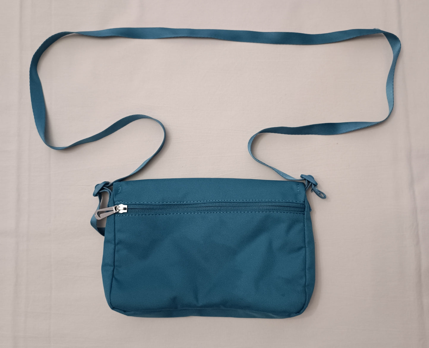 Nike NSW Futura Crossbody Bag чантичка