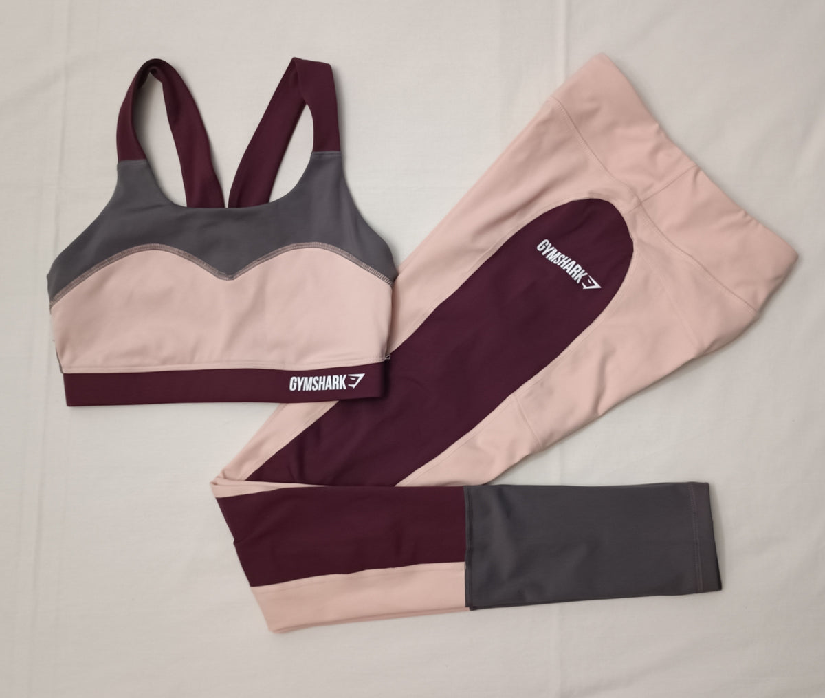 (ДАМСКО) (XS) Gymshark Tracksuit екип (бюстие и клин)