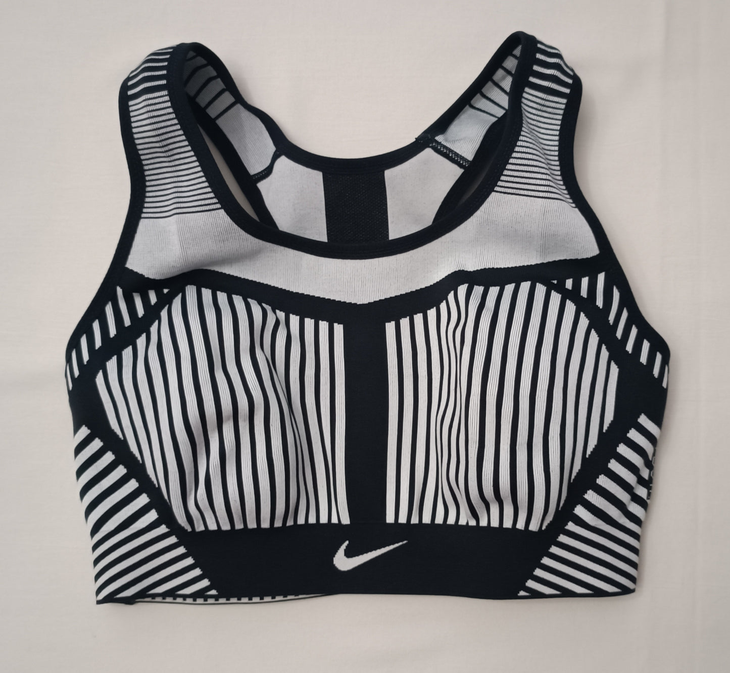 (ДАМСКО) (M) Nike FE/NOM Flyknit Bra бюстие